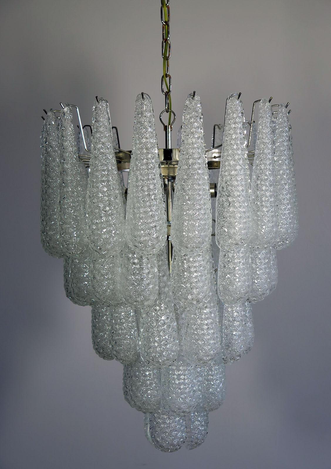 Coppia di lampadari a petali di Murano in vendita 11