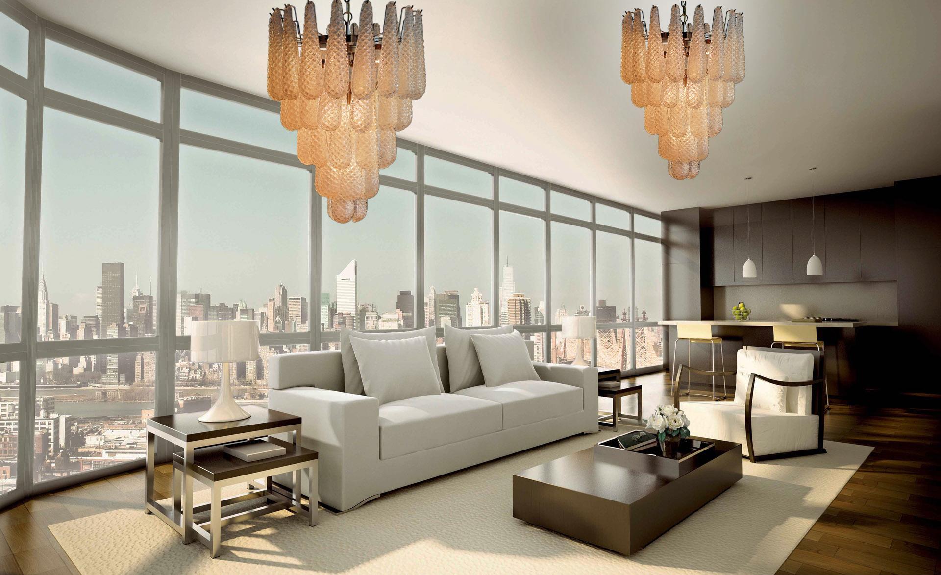 Coppia di lampadari vintage italiani di Murano realizzati con 52 petali di vetro (cristallo trasparente, liscio all'esterno, con polvere di cristallo e poi ruvido all'interno in una struttura cromata.
Periodo: Anni '70-'80

Dimensioni: 55,10 pollici