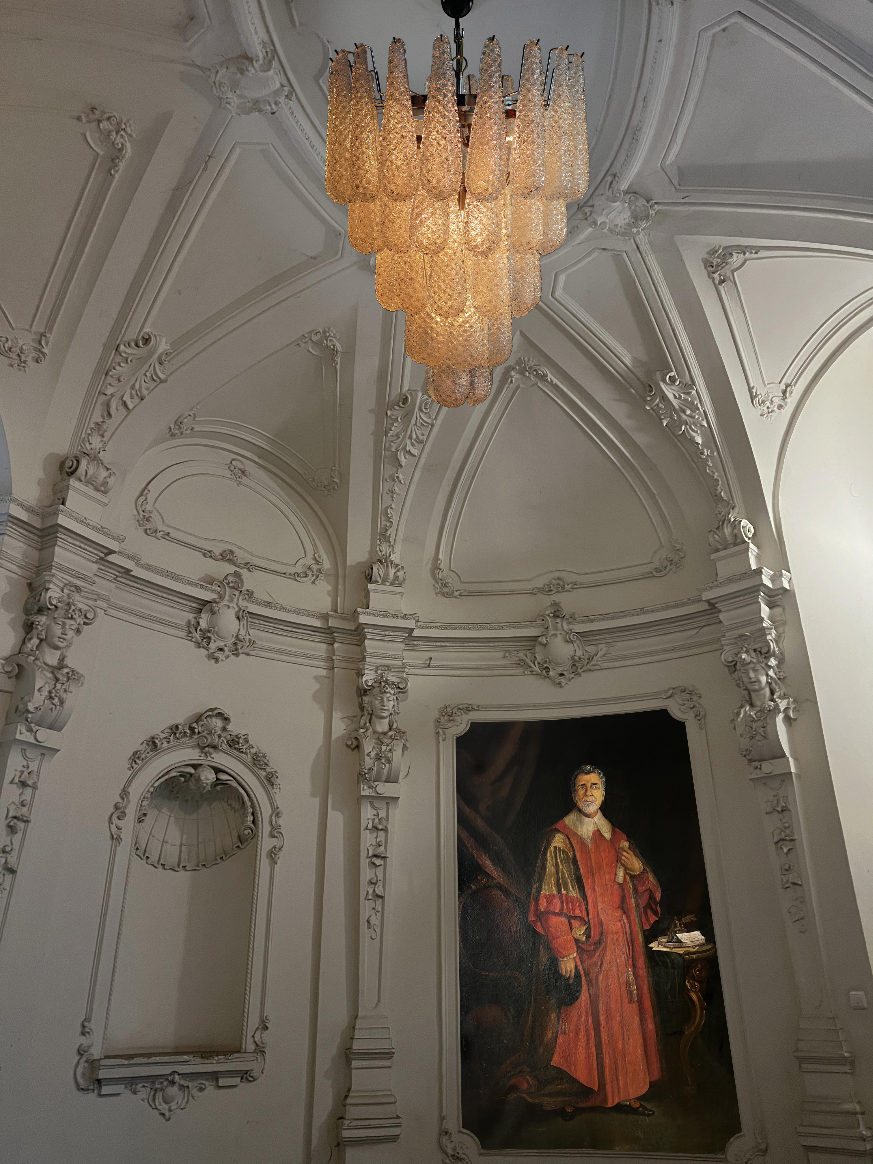 Coppia di lampadari a petali di Murano in vendita 1
