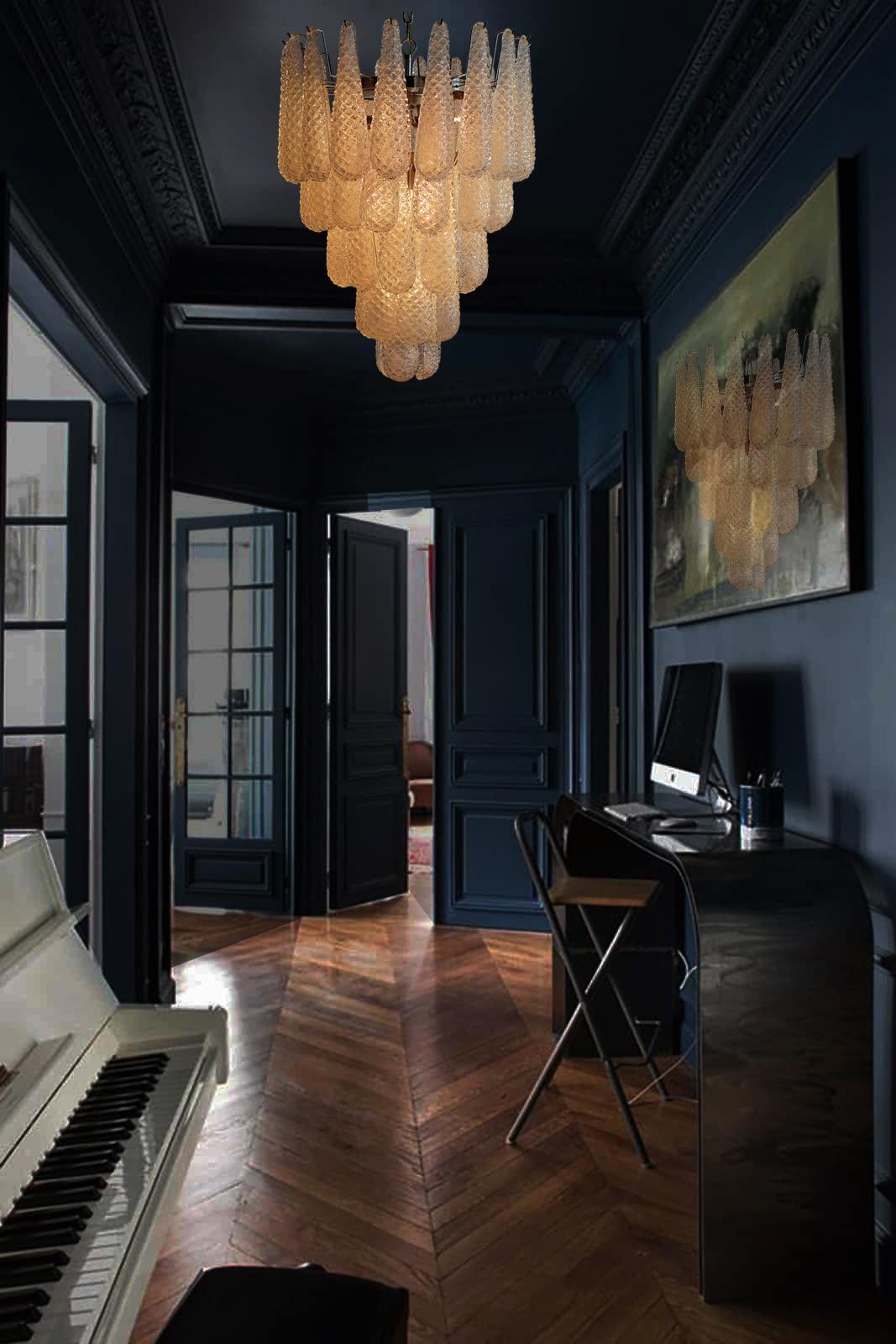 Coppia di lampadari a petali di Murano in vendita 3