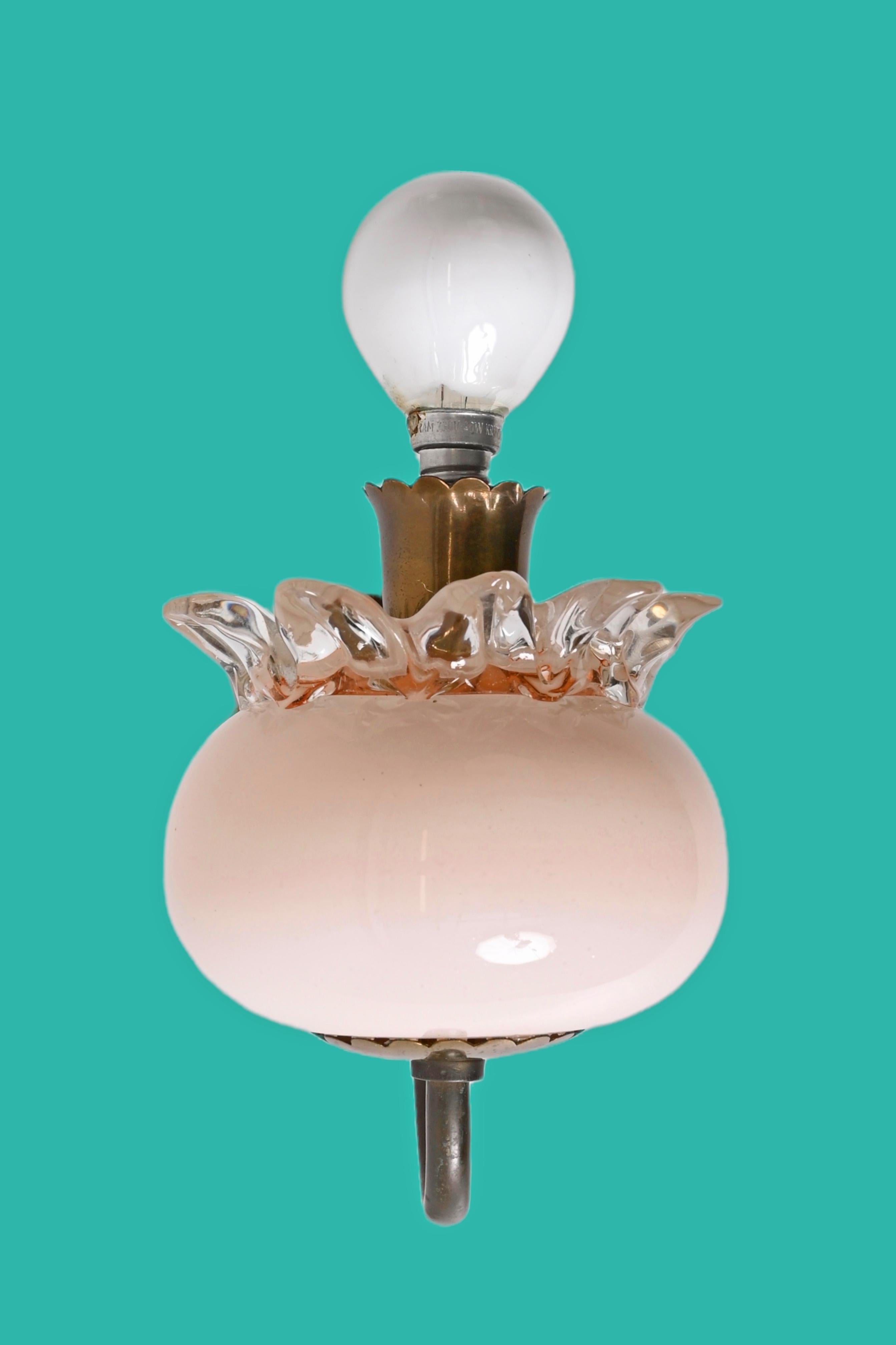 Pair of Murano Pink Glass and Brass Sconces Attributed to Archimede Seguso 1940s For Sale 6