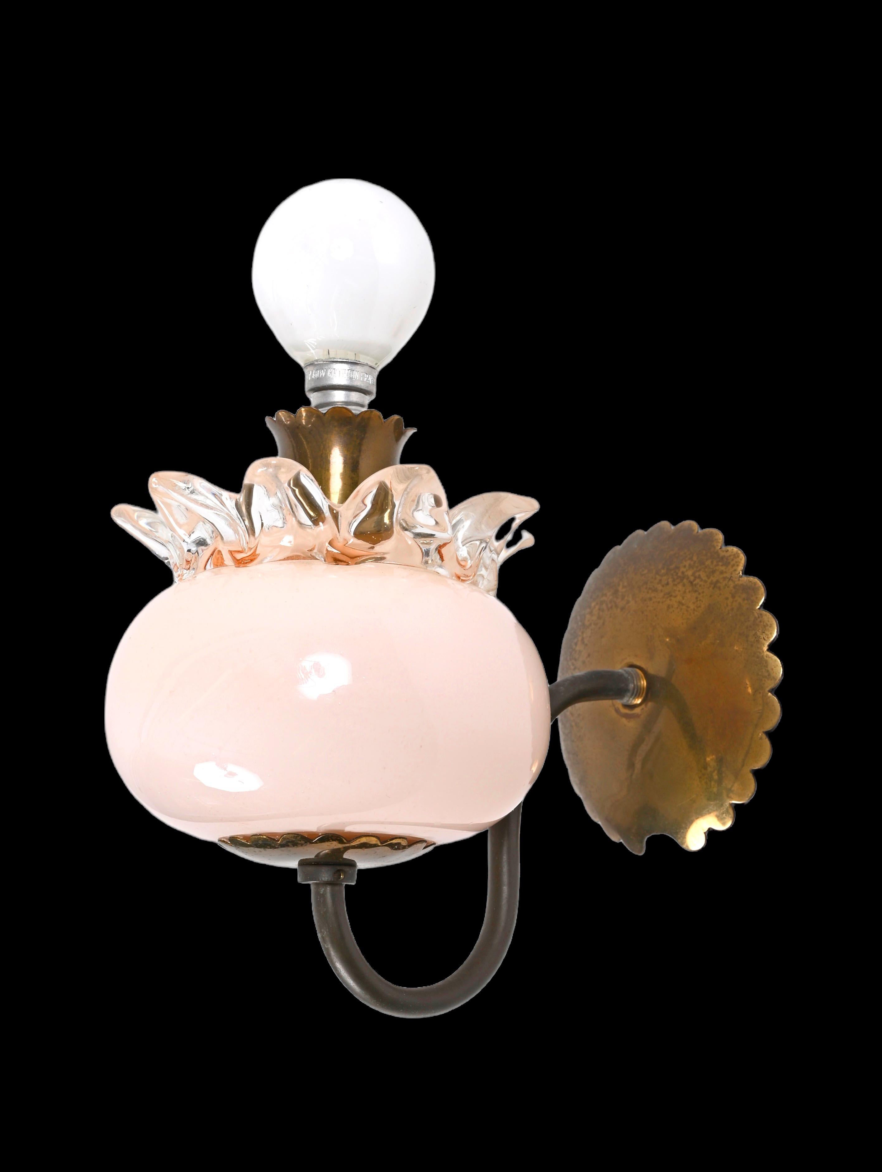 Pair of Murano Pink Glass and Brass Sconces Attributed to Archimede Seguso 1940s For Sale 11