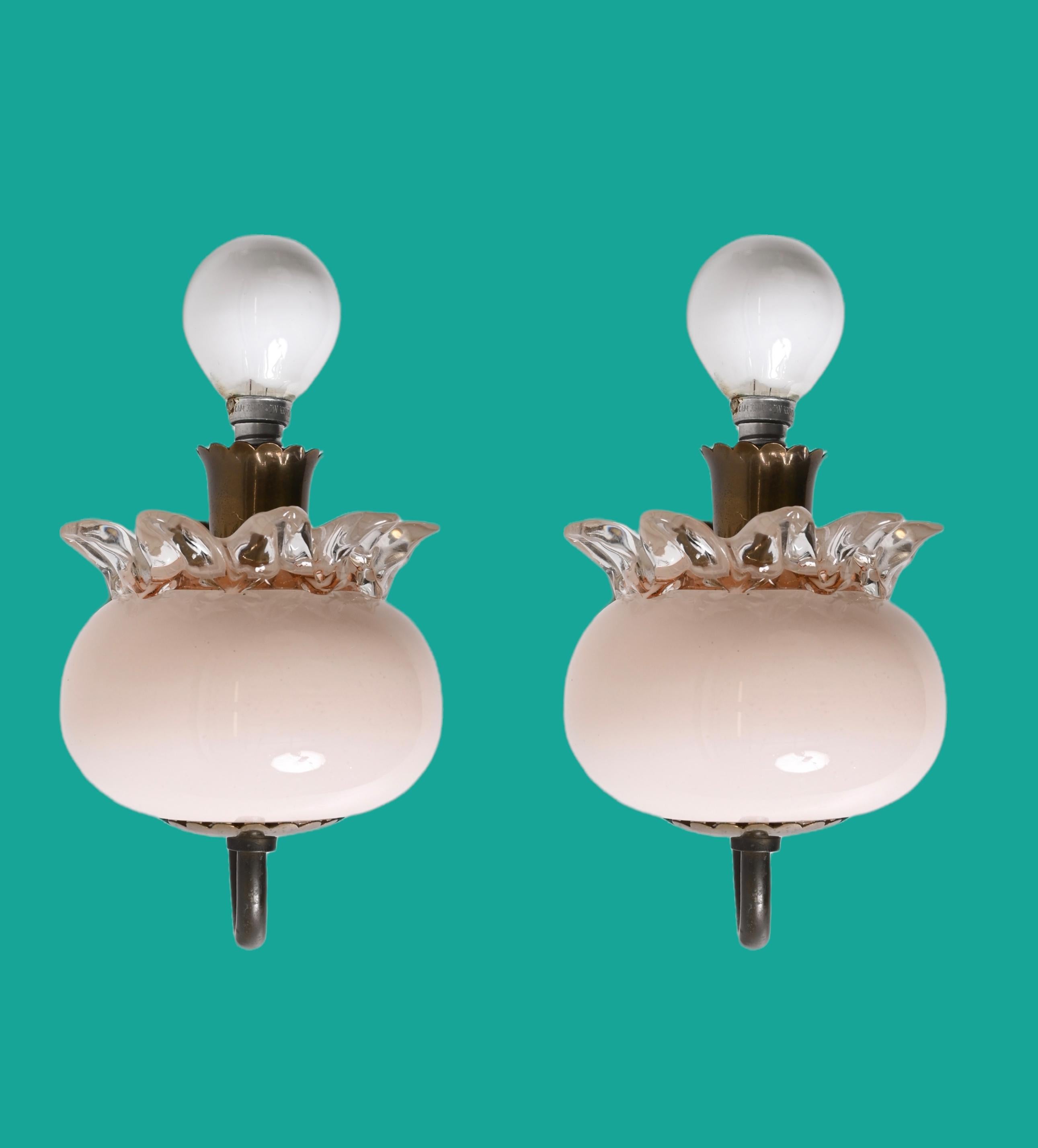 Italian Pair of Murano Pink Glass and Brass Sconces Attributed to Archimede Seguso 1940s For Sale