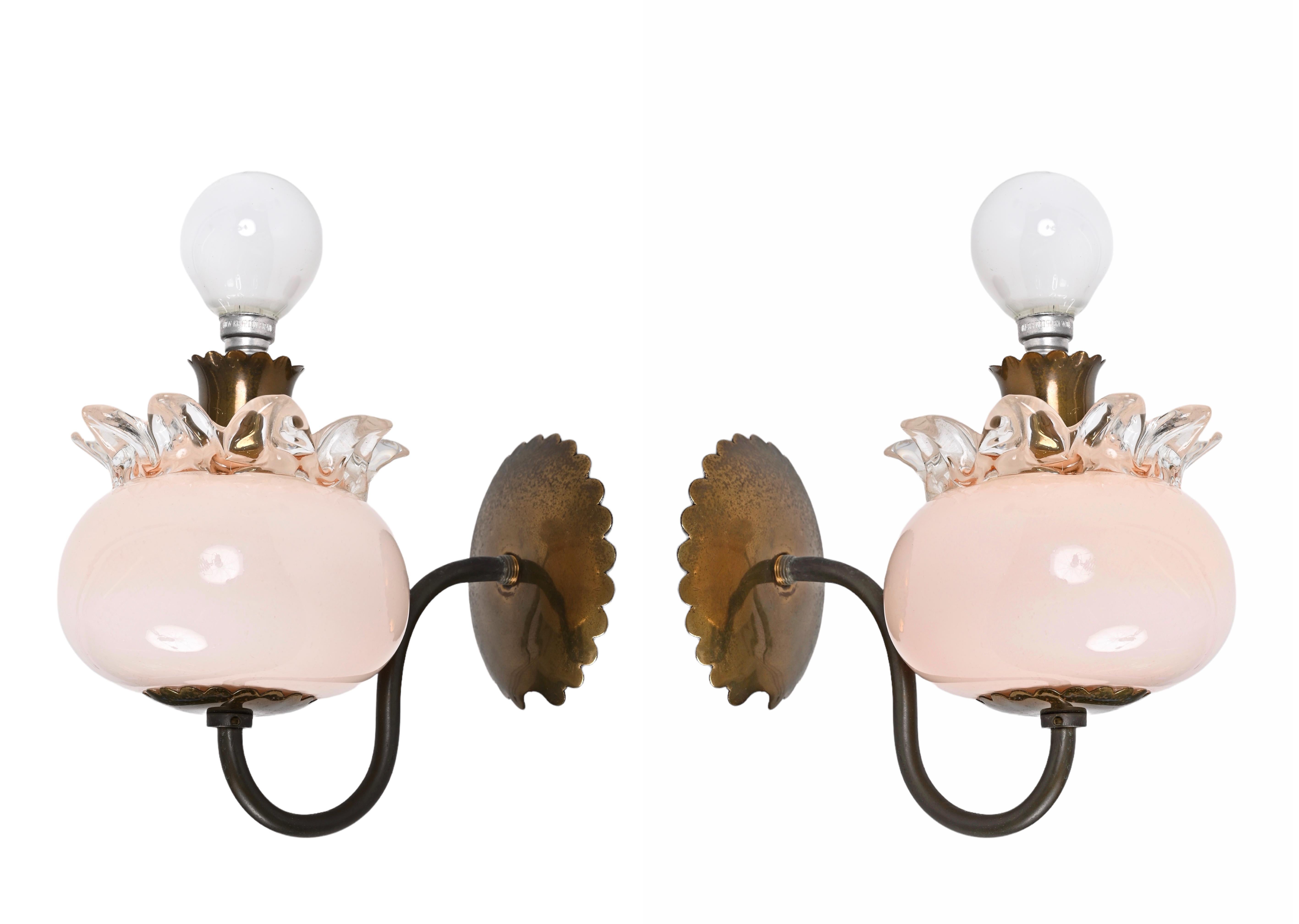 Pair of Murano Pink Glass and Brass Sconces Attributed to Archimede Seguso 1940s For Sale 1