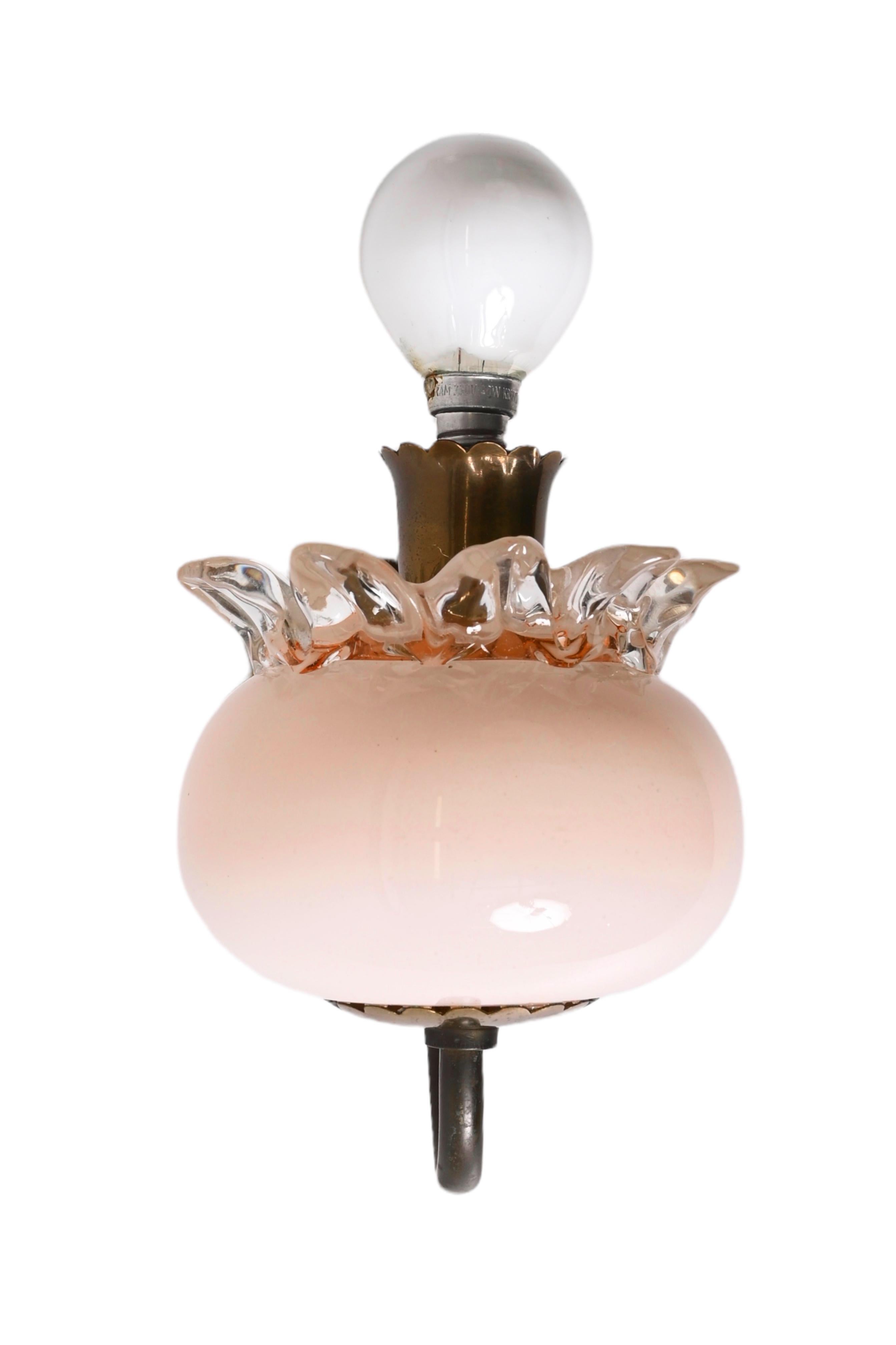 Pair of Murano Pink Glass and Brass Sconces Attributed to Archimede Seguso 1940s For Sale 2