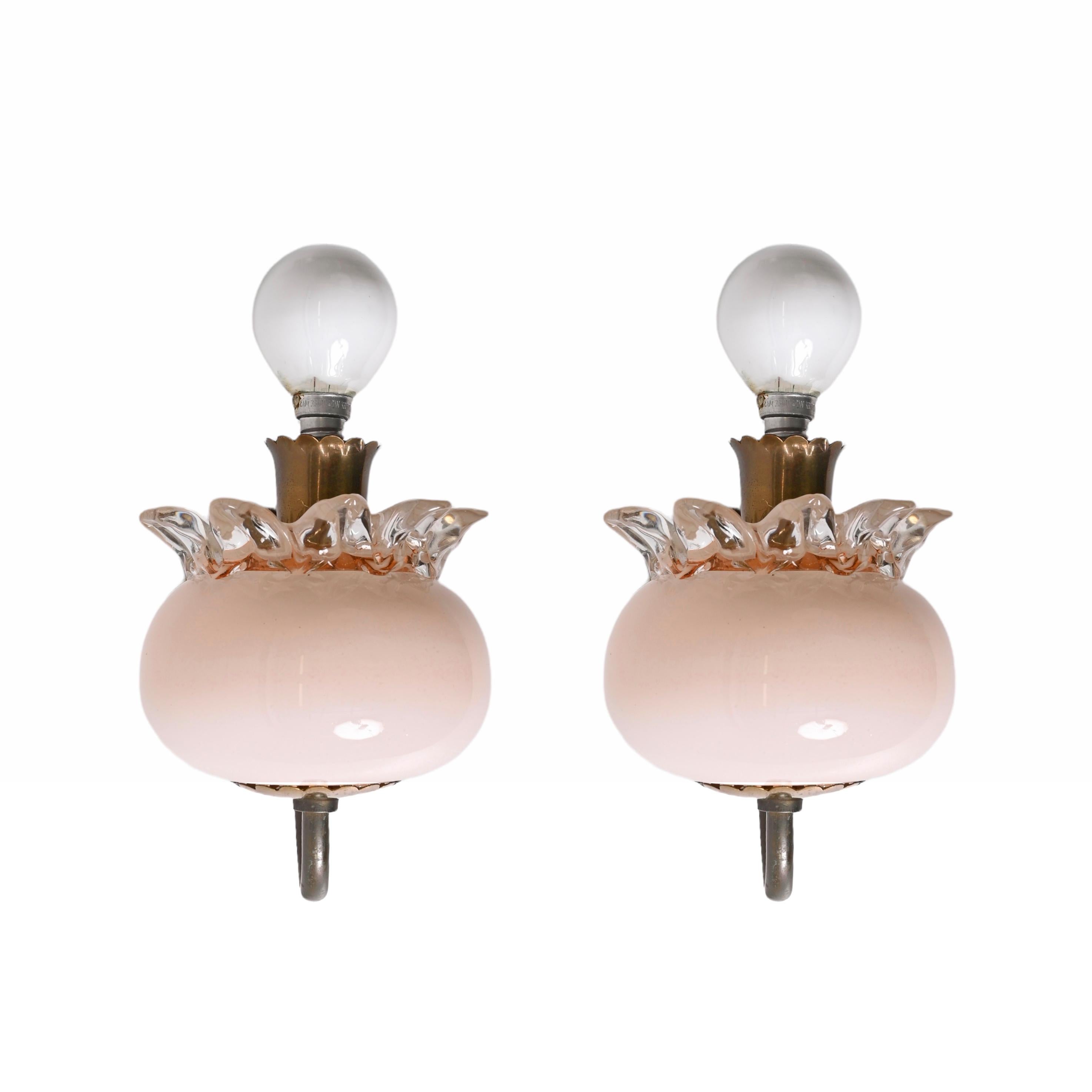 Pair of Murano Pink Glass and Brass Sconces Attributed to Archimede Seguso 1940s For Sale 3