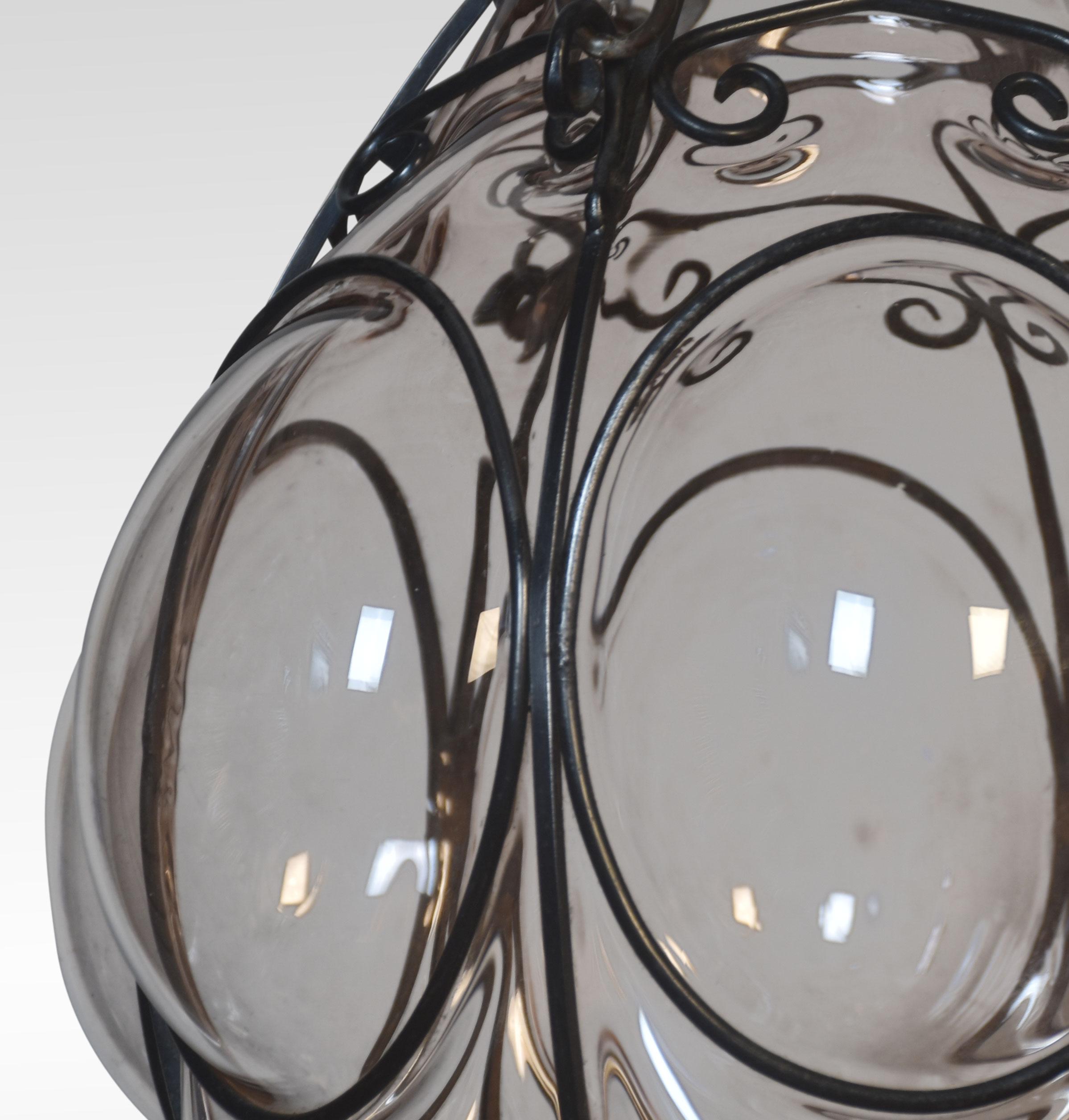Pareja de colgantes enjaulados de cristal rosa de Murano Italiano en venta