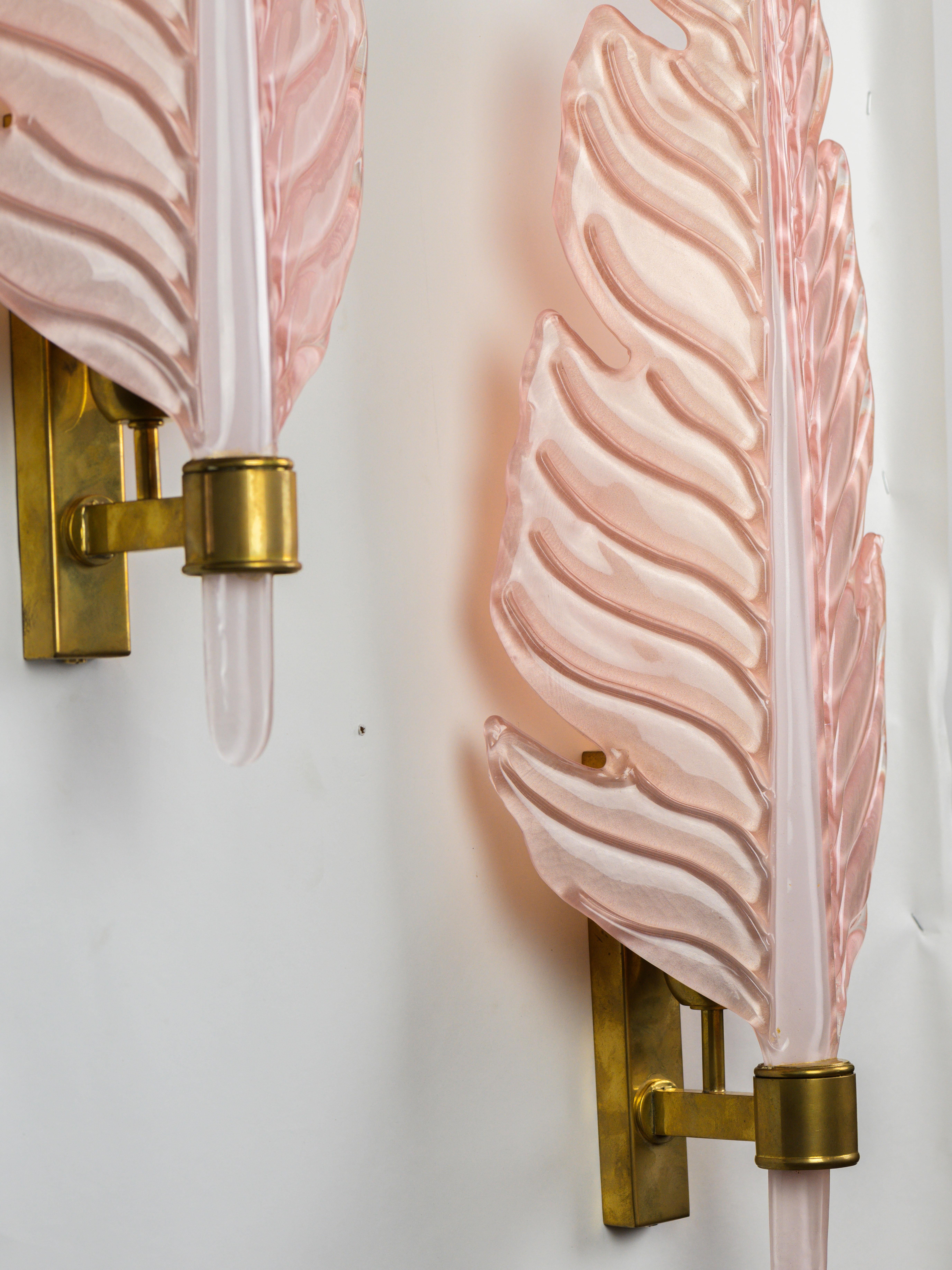 Pair of Murano pink glass leaves wall lamps  In Good Condition For Sale In Monaco, MC