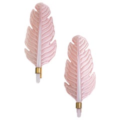 Coppia di lampade da parete con foglie in vetro rosa di Murano