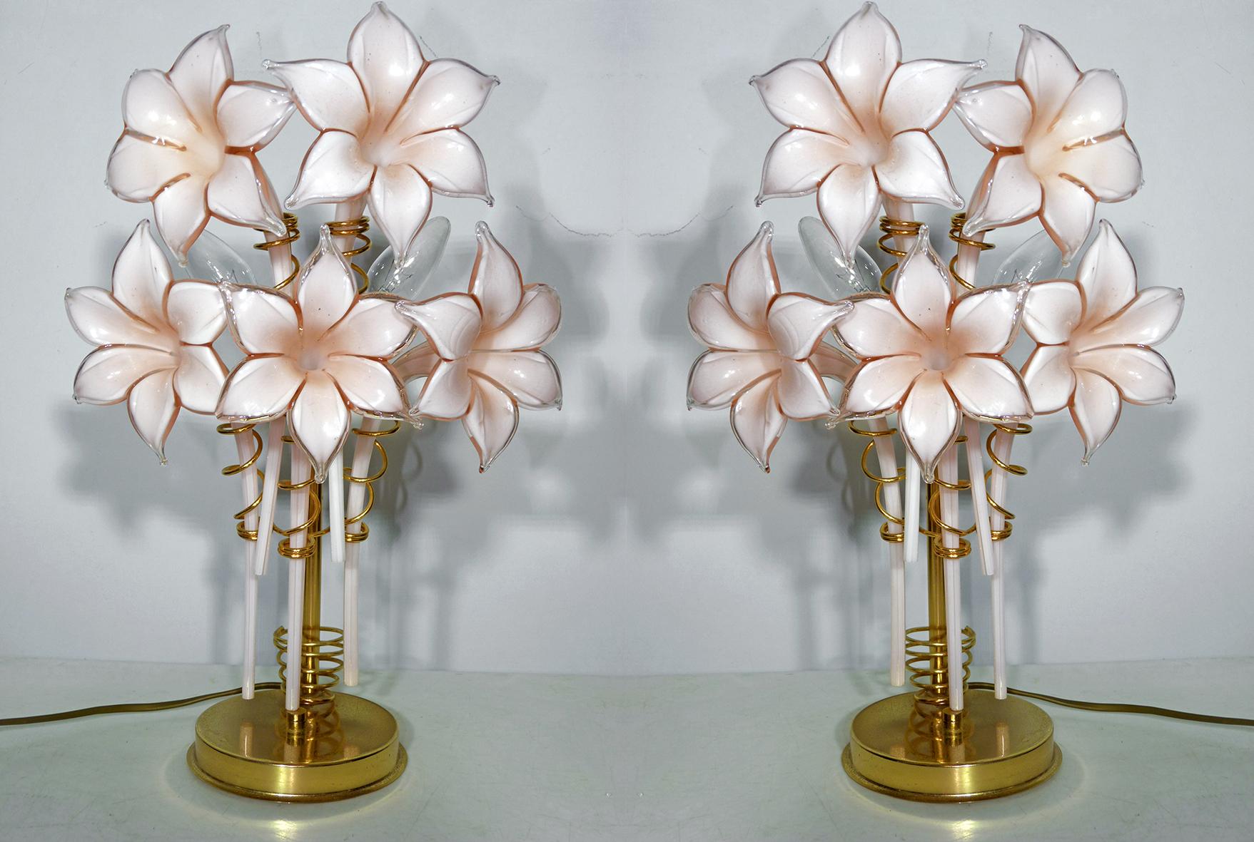 Awesome pair of 1970s vintage floral Franco Luce Seguso gilt table lamps of Murano glass, having a frame of brass,
it's spherical center holds ten hand blown, blooms in the form of lilies and gold-plated brass.
Measures:
Depth 10 in/ 25 cm
Width