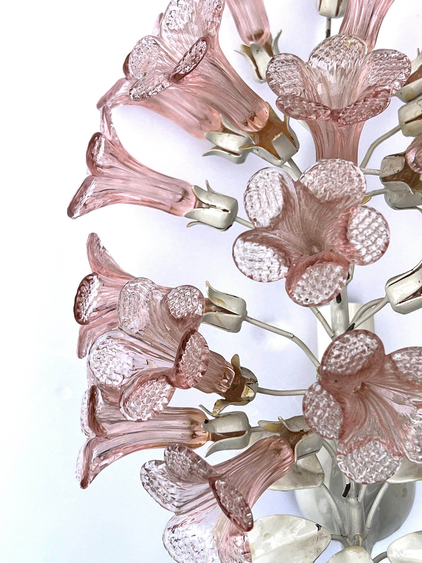Hand-Crafted Pair of Murano Rose-colored Floral Glass Wall Sconces with White Enameled Leaves For Sale
