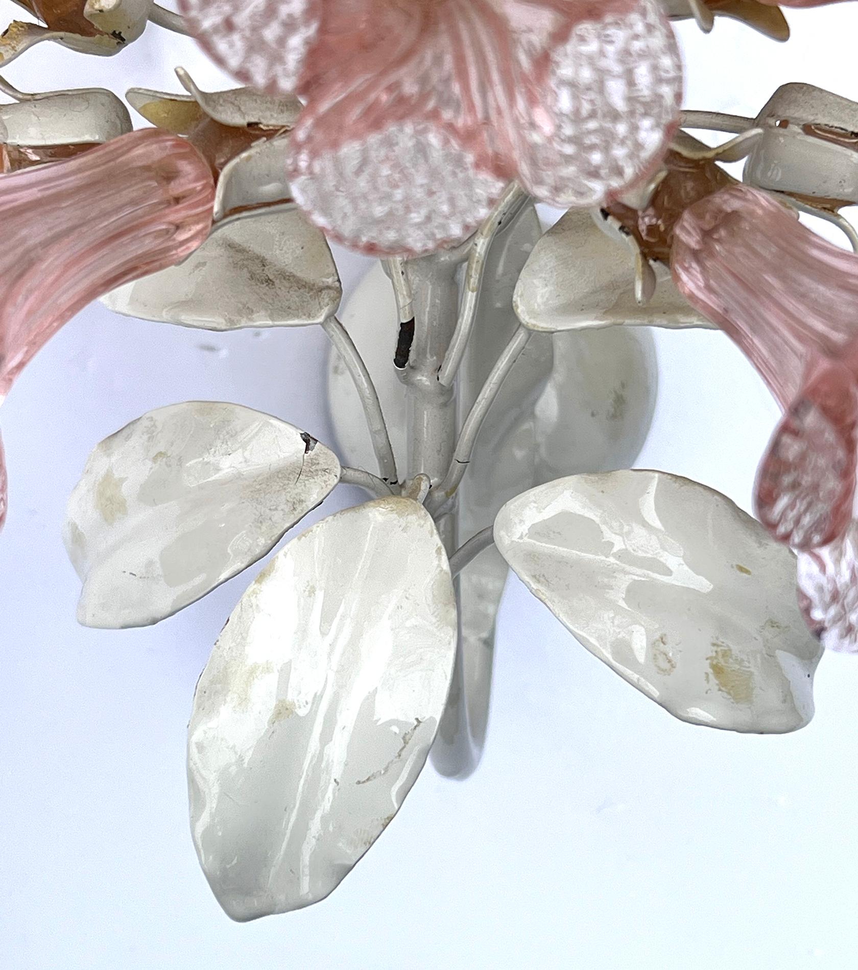 Mid-20th Century Pair of Murano Rose-colored Floral Glass Wall Sconces with White Enameled Leaves For Sale
