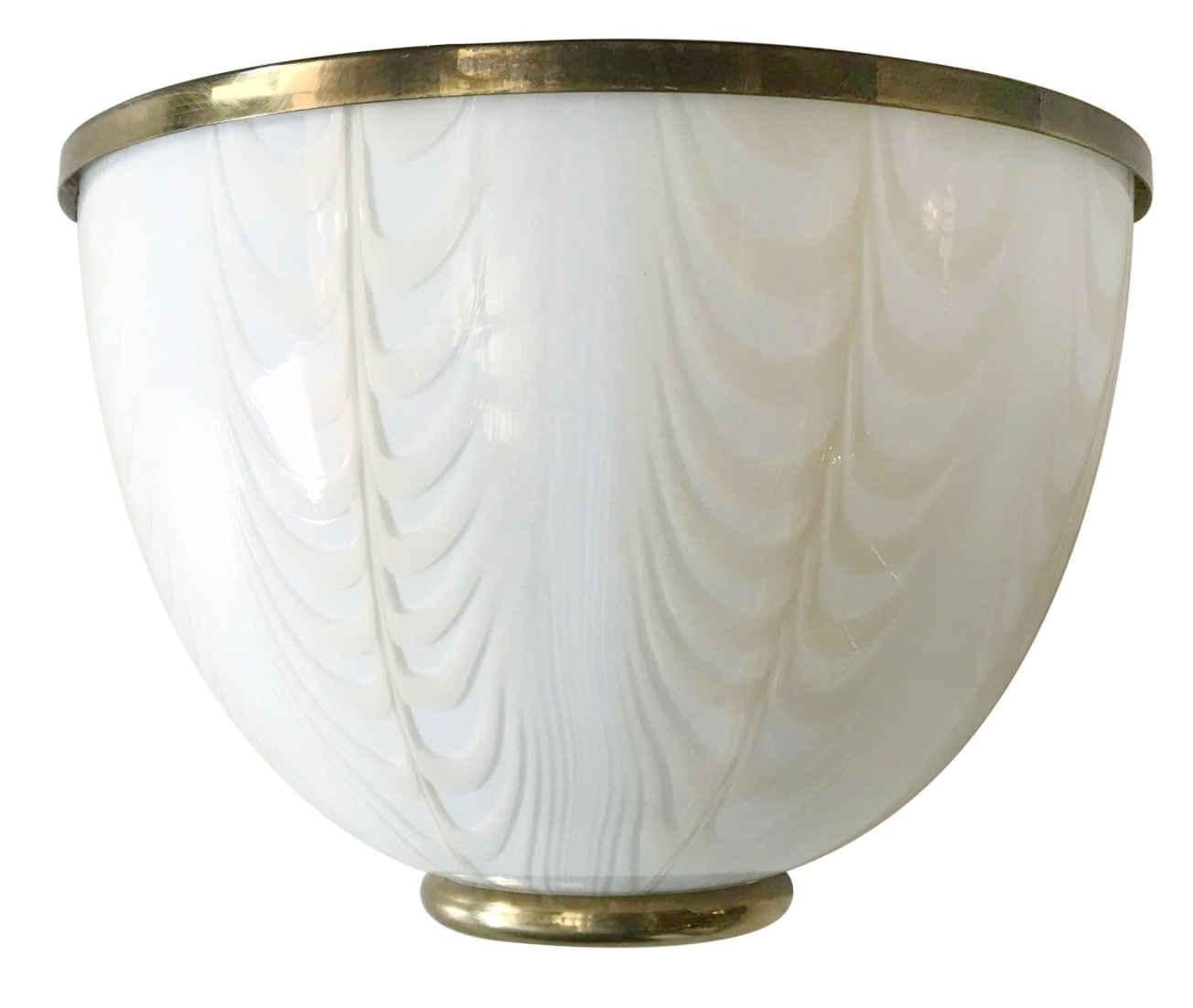 Vintage wall light with cream colored Murano glass decorated with amber feather-shaped details on brass frame and painted metal back plate, by F. Fabbian for Mazzega / Made in Italy in the 1970s
2 lights / E12 or E14 type / max 40W each
Measures: