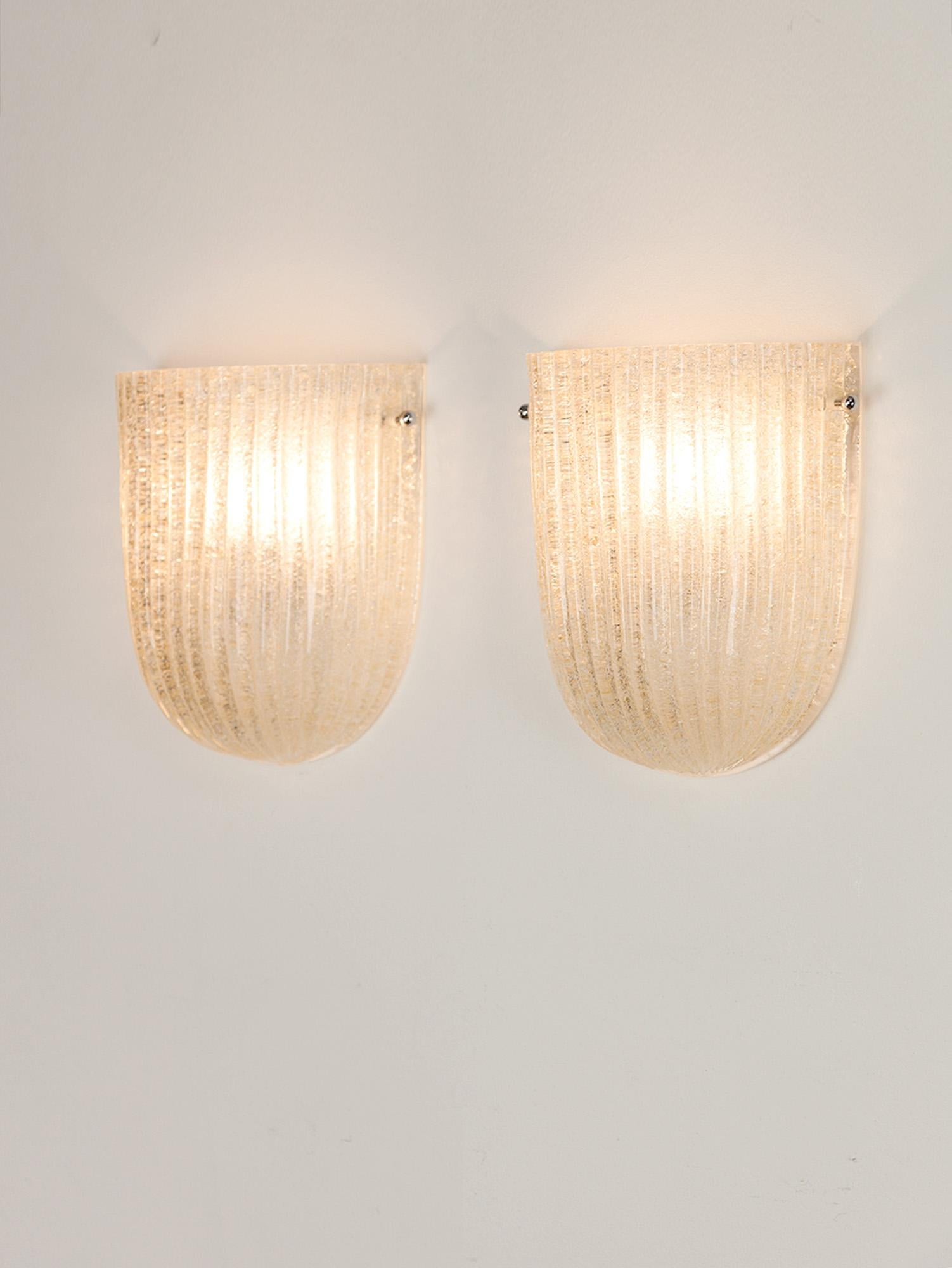 Stunning Italian wall lights by Zonca with Murano glass shade and brass fixtures. The moulded glass shade has a lovely ribbed texture with subtle gold flecks emitting a soft ambient light. Made in Italy, 1970s.

Excellent vintage condition with some