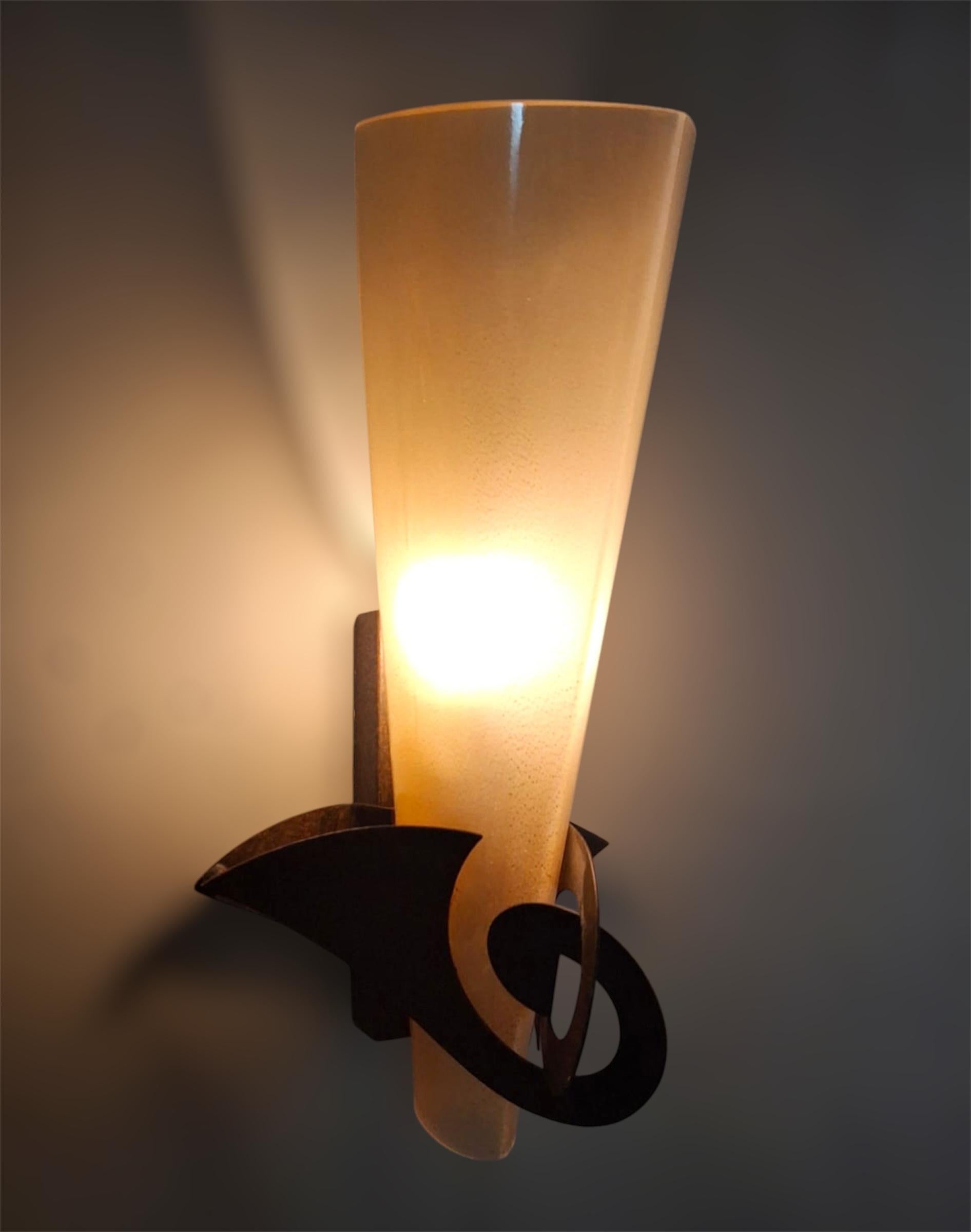 Paar Murano-Wandleuchter mit Eisen, 2 Paare verfügbar (Muranoglas) im Angebot