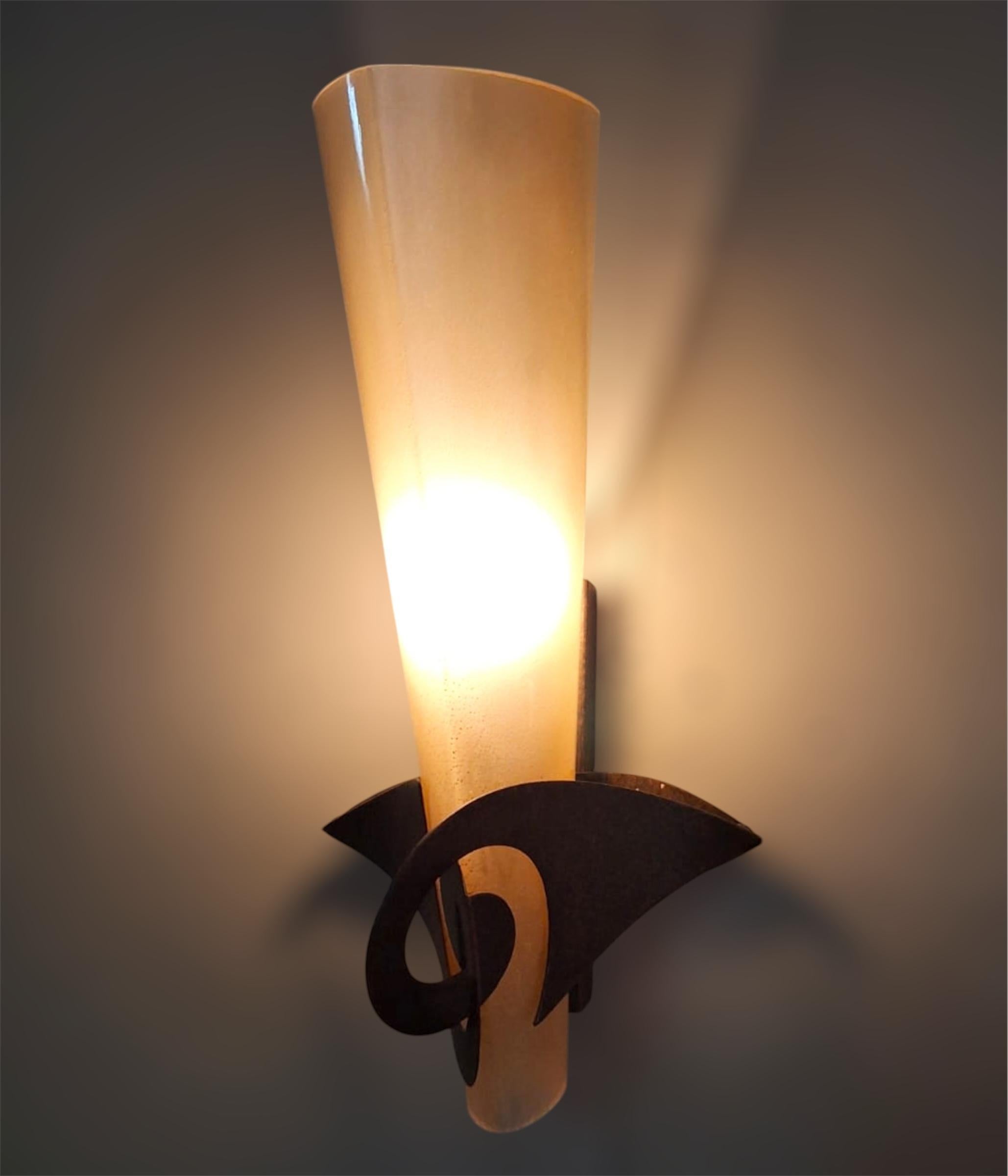 Paar Murano-Wandleuchter mit Eisen, 2 Paare verfügbar im Angebot 1