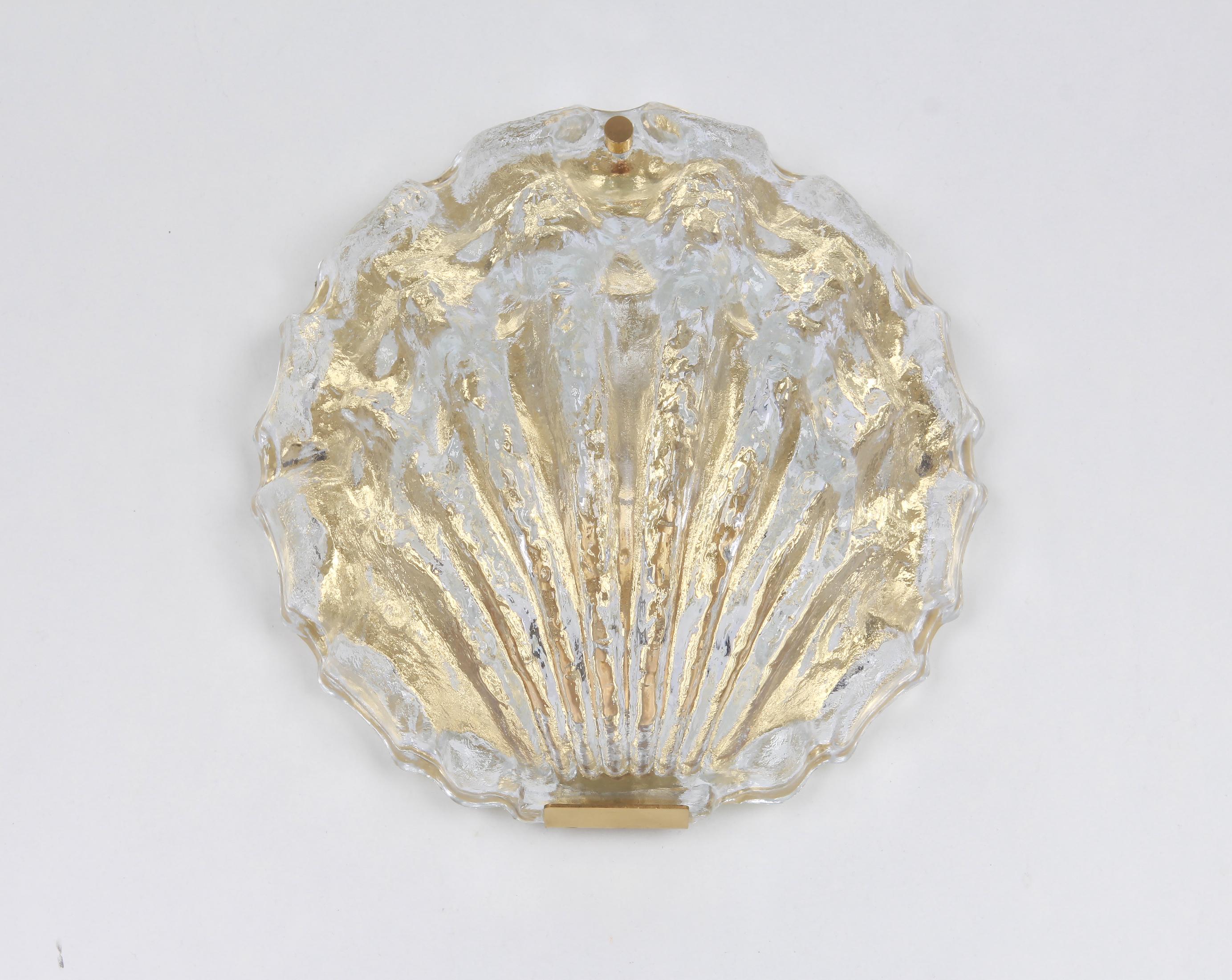 Mid-Century moderno Coppia di applique in vetro a conchiglia di Murano di Limburg, Germania, anni '70 in vendita
