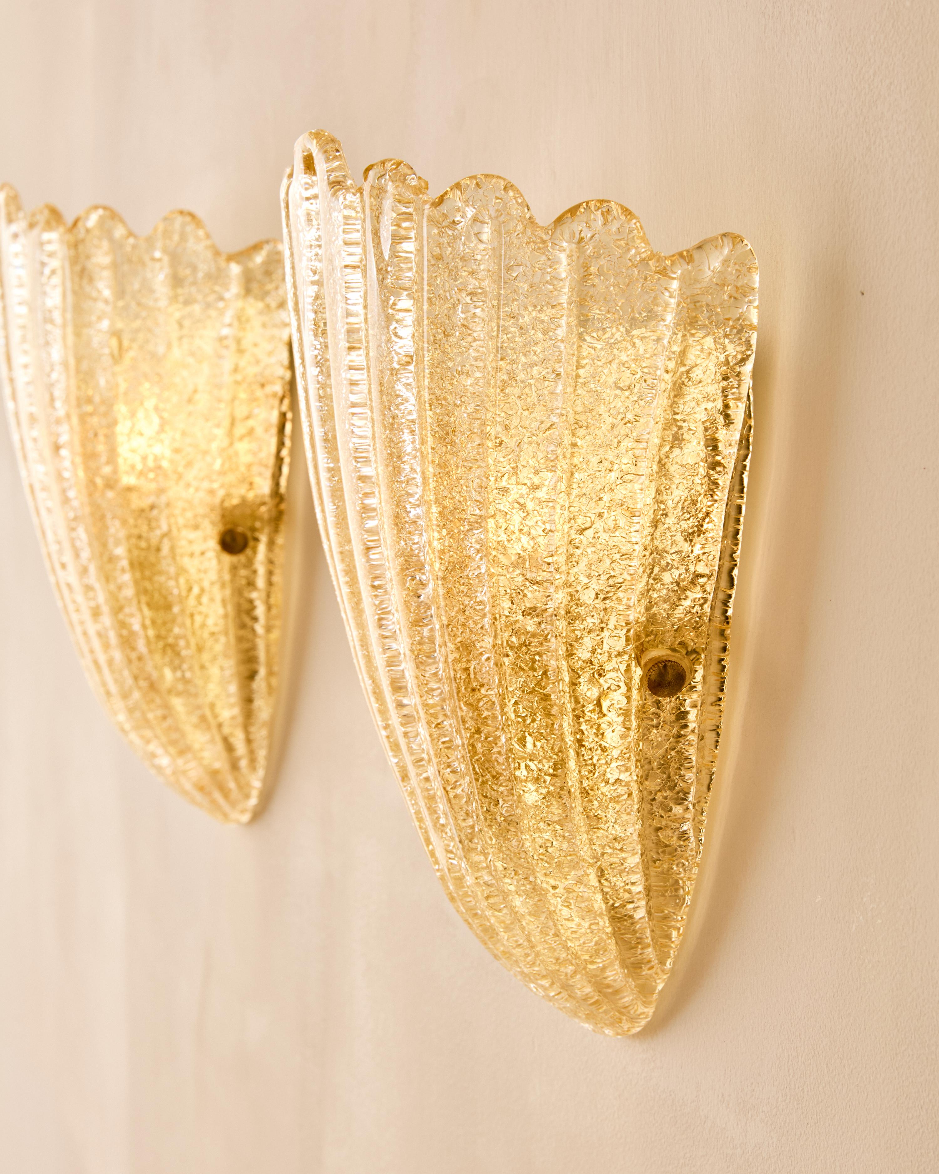 Pair of Murano Shell Wall Sconces In Good Condition For Sale In Long Island City, NY