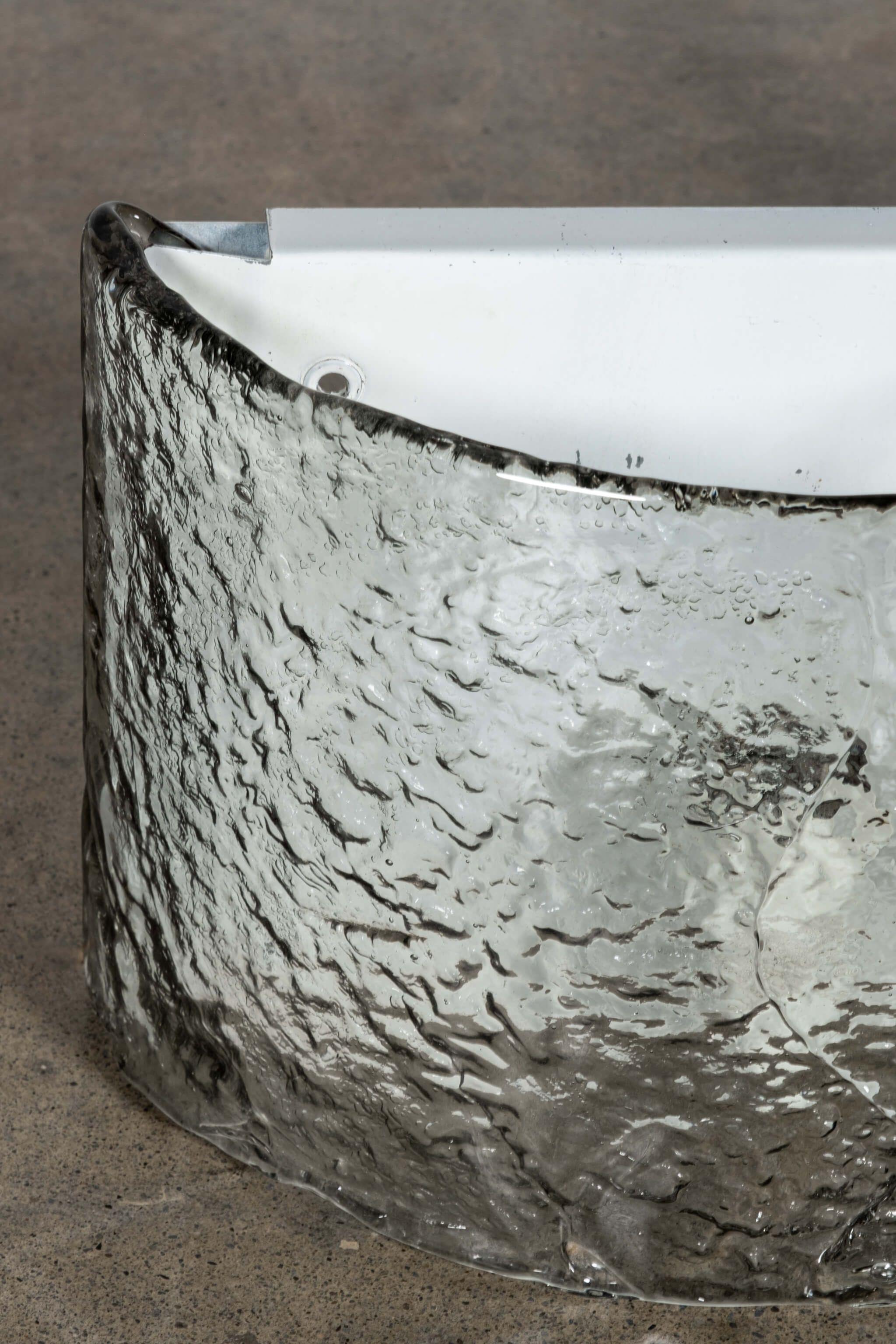 Italiano Coppia di lampade in vetro fumé di Murano in vendita