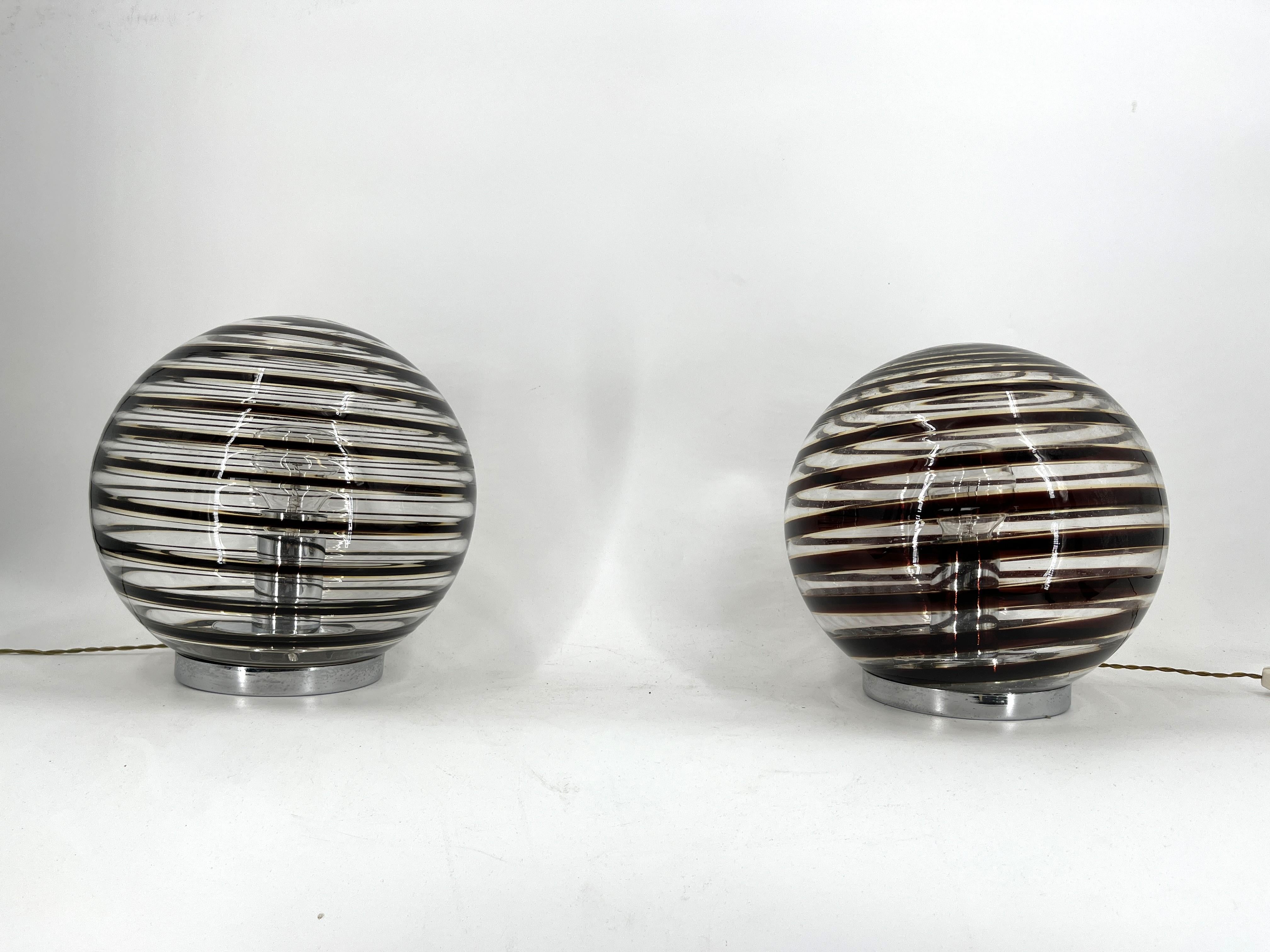 Mid-Century Modern Paire de lampes de table en verre tourbillonnant de Murano, 1970 en vente