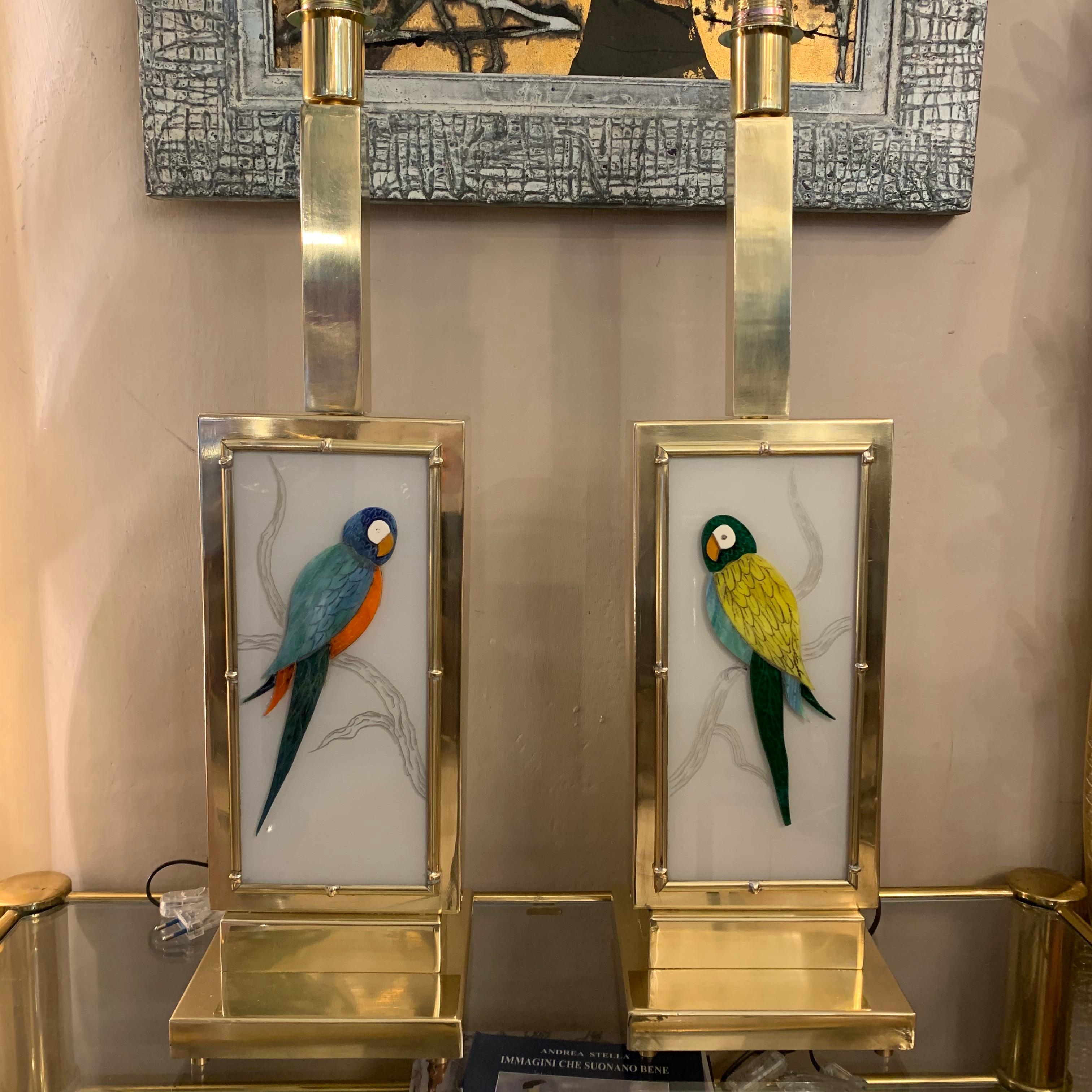 Pair of Murano two sided glass parrots table lamps, brass structure.
Each lamp has 2 parrots with different Murano glass colors.
One bulb for lamp.
We realize customized handcrafted lampshades.