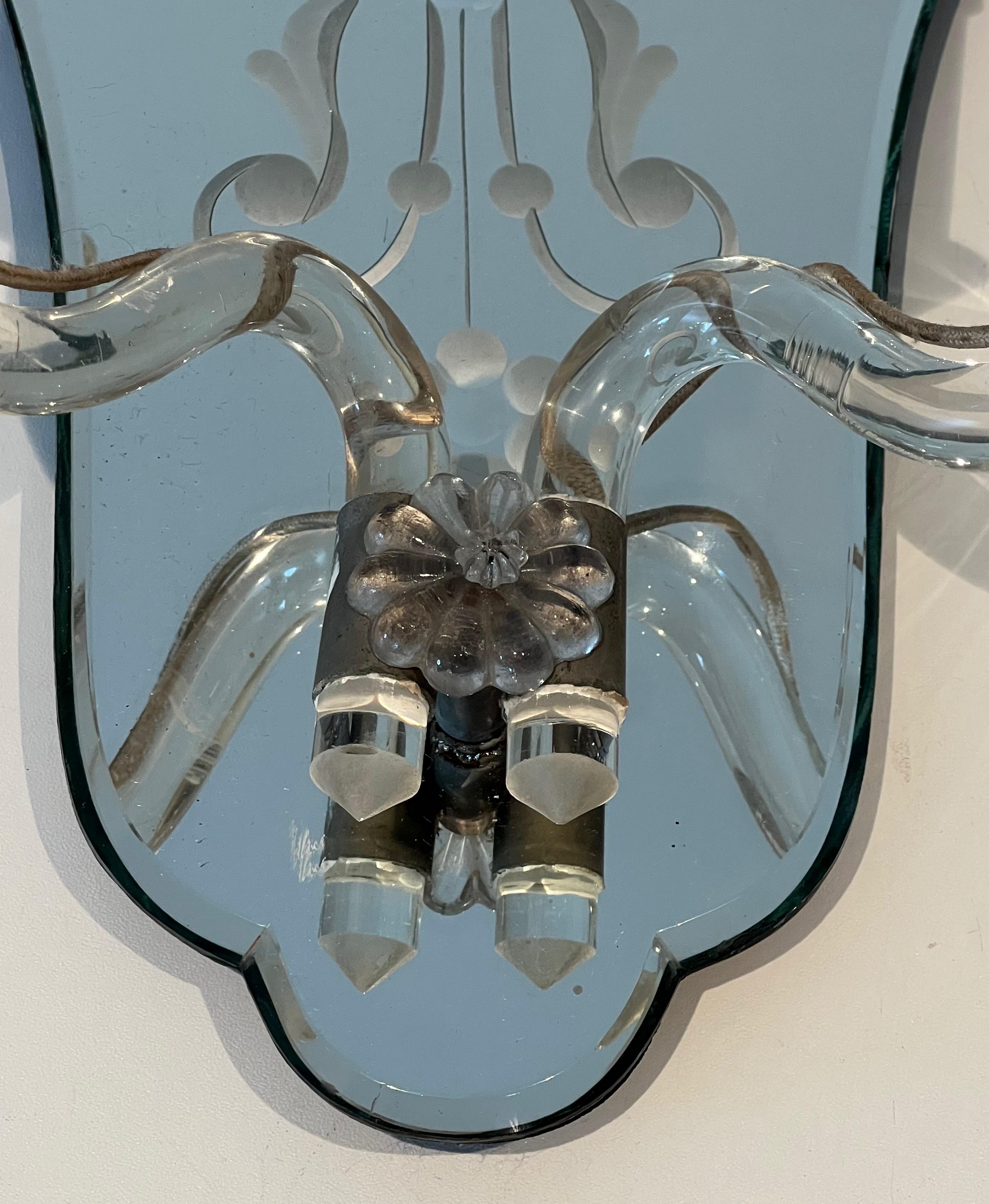 Coppia di lampade da parete di Murano in specchio inciso, cristallo e metallo argentato in vendita 3