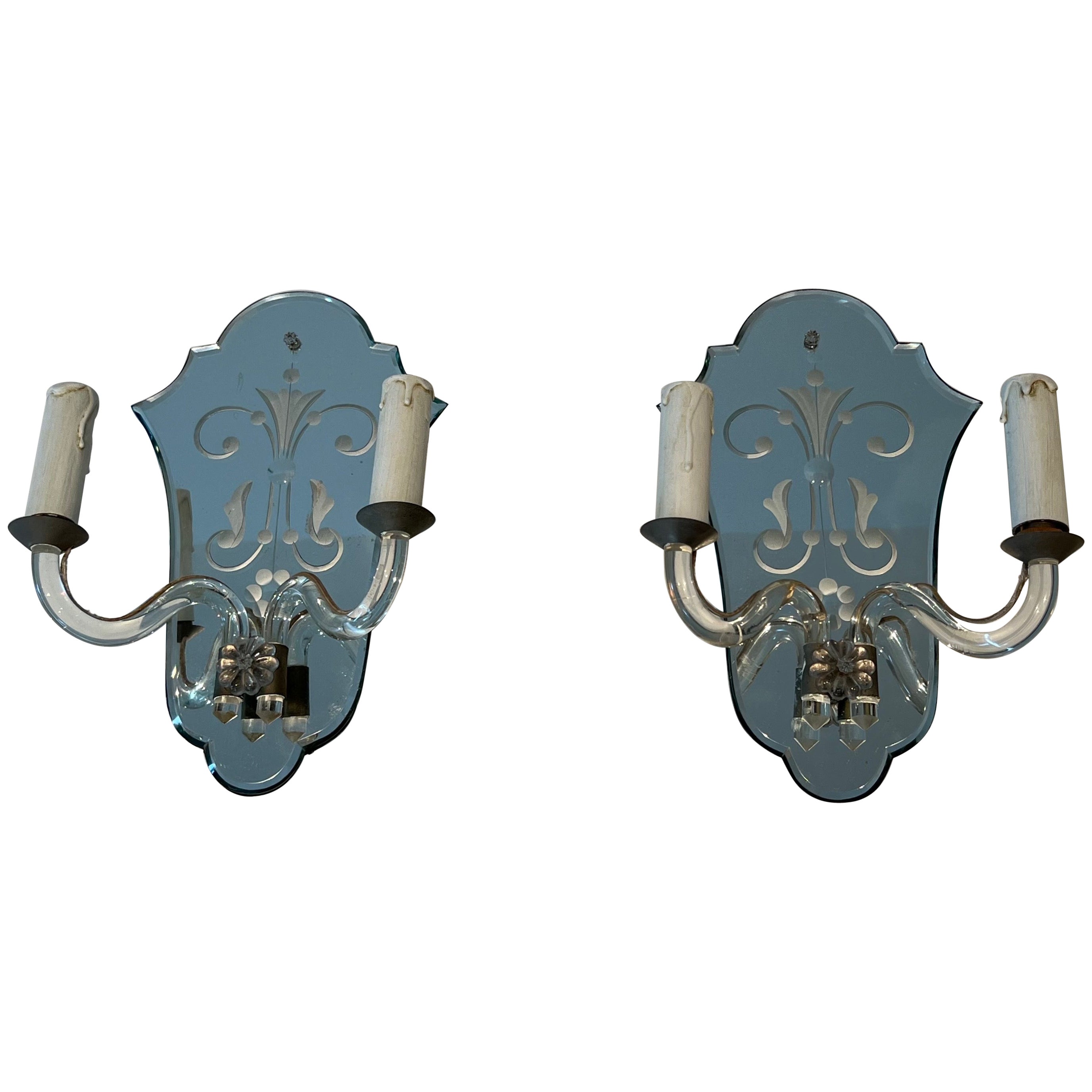 Coppia di lampade da parete di Murano in specchio inciso, cristallo e metallo argentato in vendita
