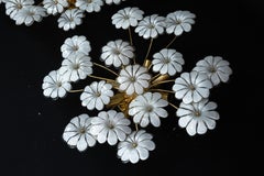 Coppia di lampade da soffitto a fiori bianchi di Murano. Italia anni '80