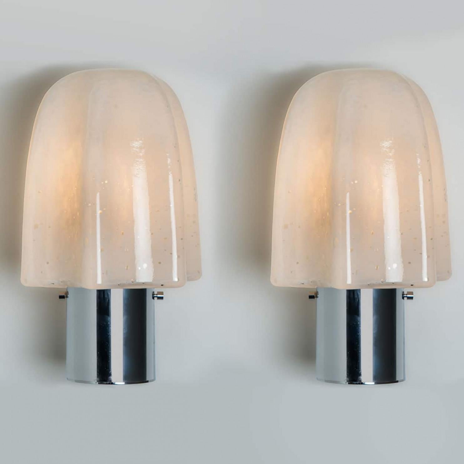 Pareja de apliques de cristal cromado hongo de Doria Leuchten, Alemania Años 70 finales del siglo XX en venta