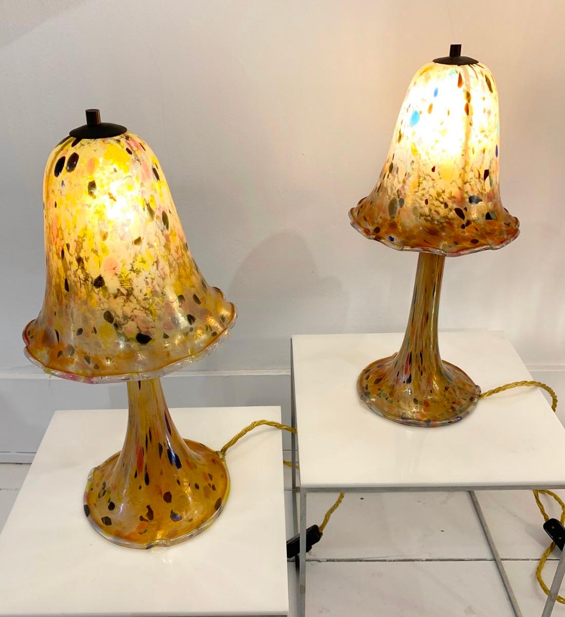 Pair of mushroom lamps in glass paste.
    