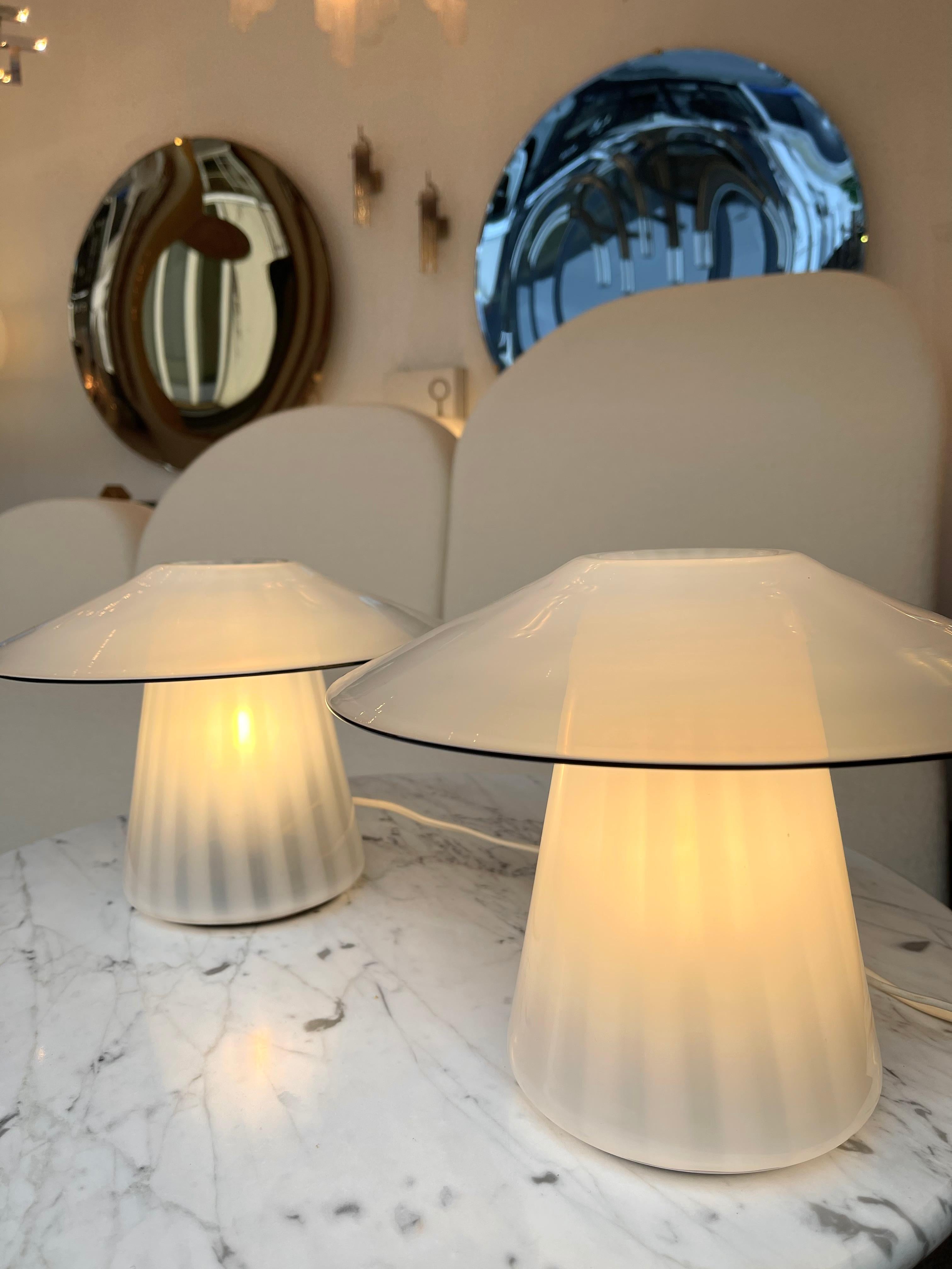 Mid-Century Modern Pair of Mushroom Murano Glass Lamps, Italy, 1970s