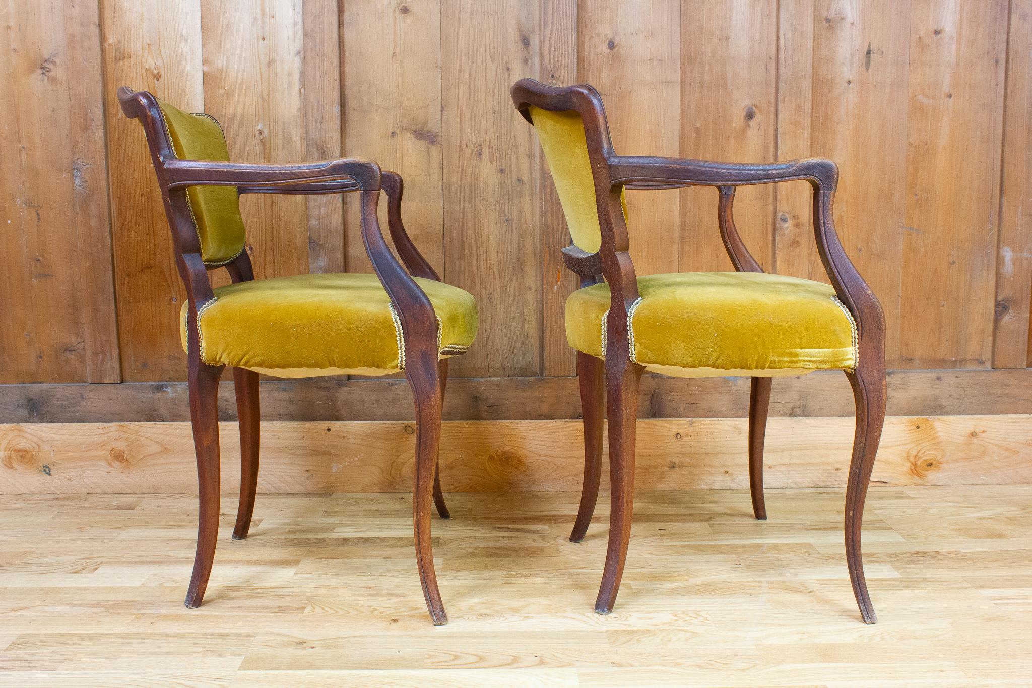 Pair of Mustard Velvet Armchairs Louis XV Style Mid 20th Century In Good Condition In Beuzevillette, FR