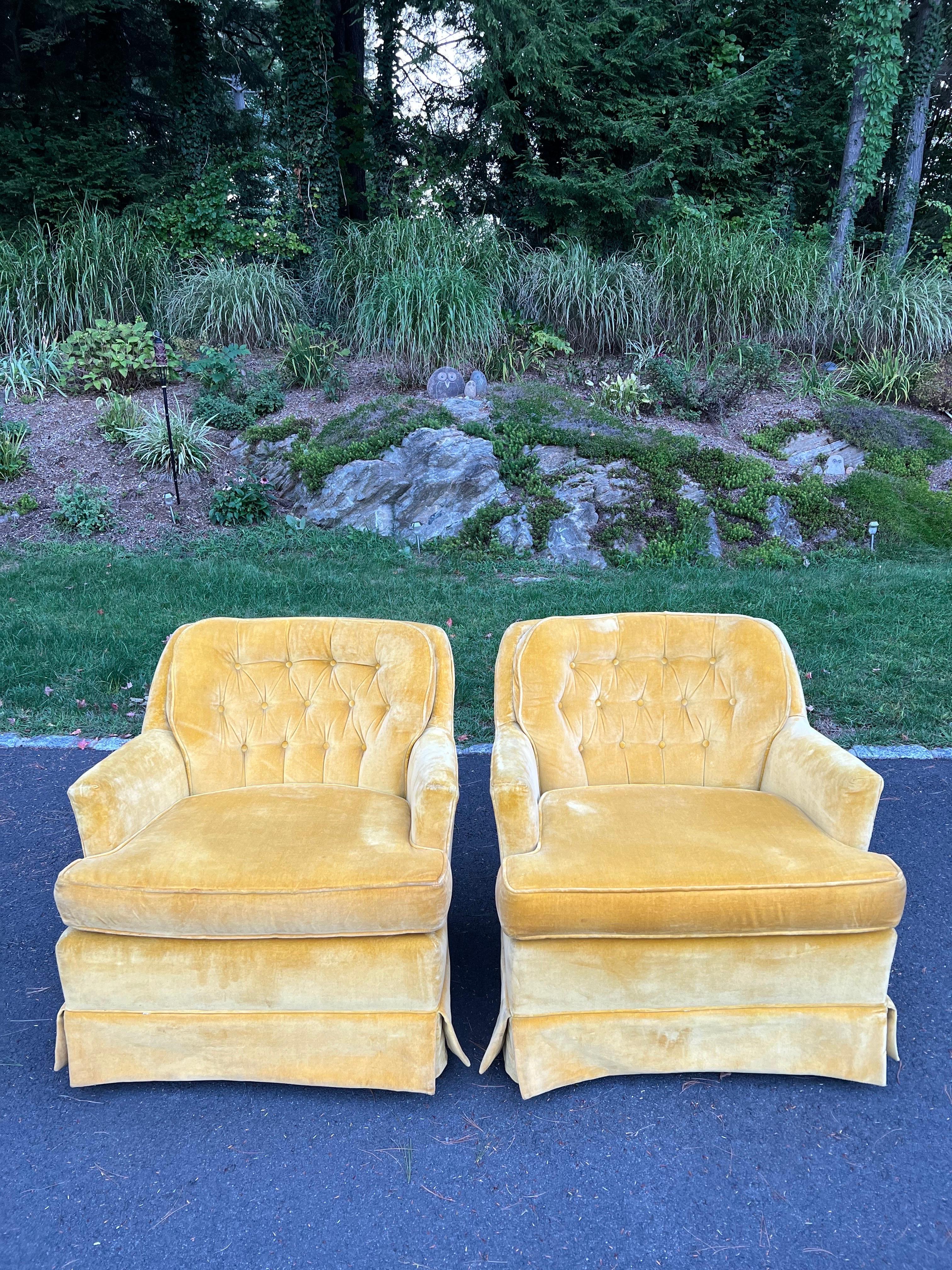 Mid-Century Modern Pair of Mustard Yellow Velvet Club Chairs For Sale