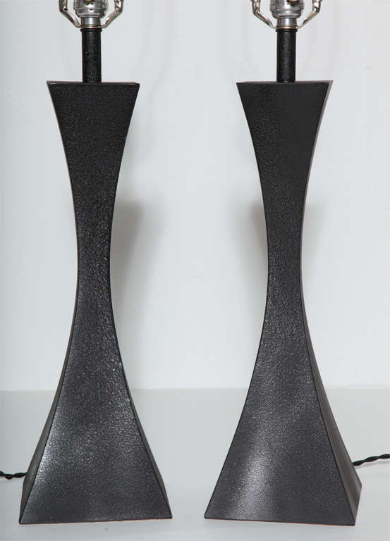 20th Century Pair of Mutual Sunset Lamp Co. Double Splayed Black Cast Aluminum Table Lamps