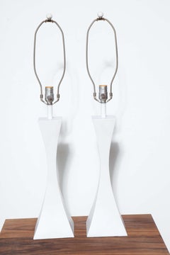 Pair of Mutual Sunset Lamp Co. Splayed White Enameled Metal Table Lamps, 1950s