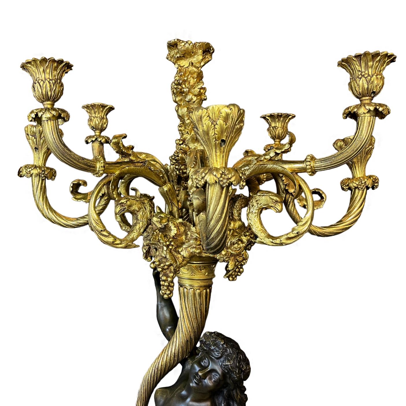 Coppia di candelabri a nove luci con figure mitologiche in ormolu e bronzo patinato in vendita 4