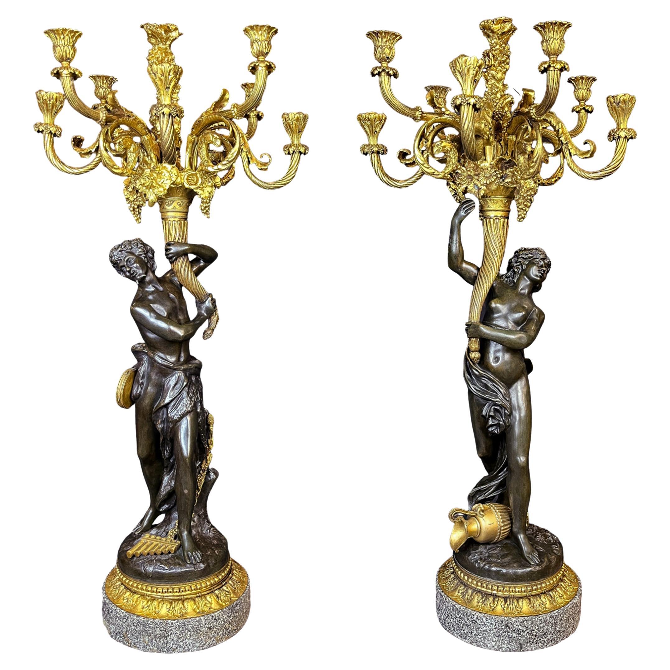Paire de candélabres à neuf lumières mythologiques figuratifs en bronze doré et patiné
