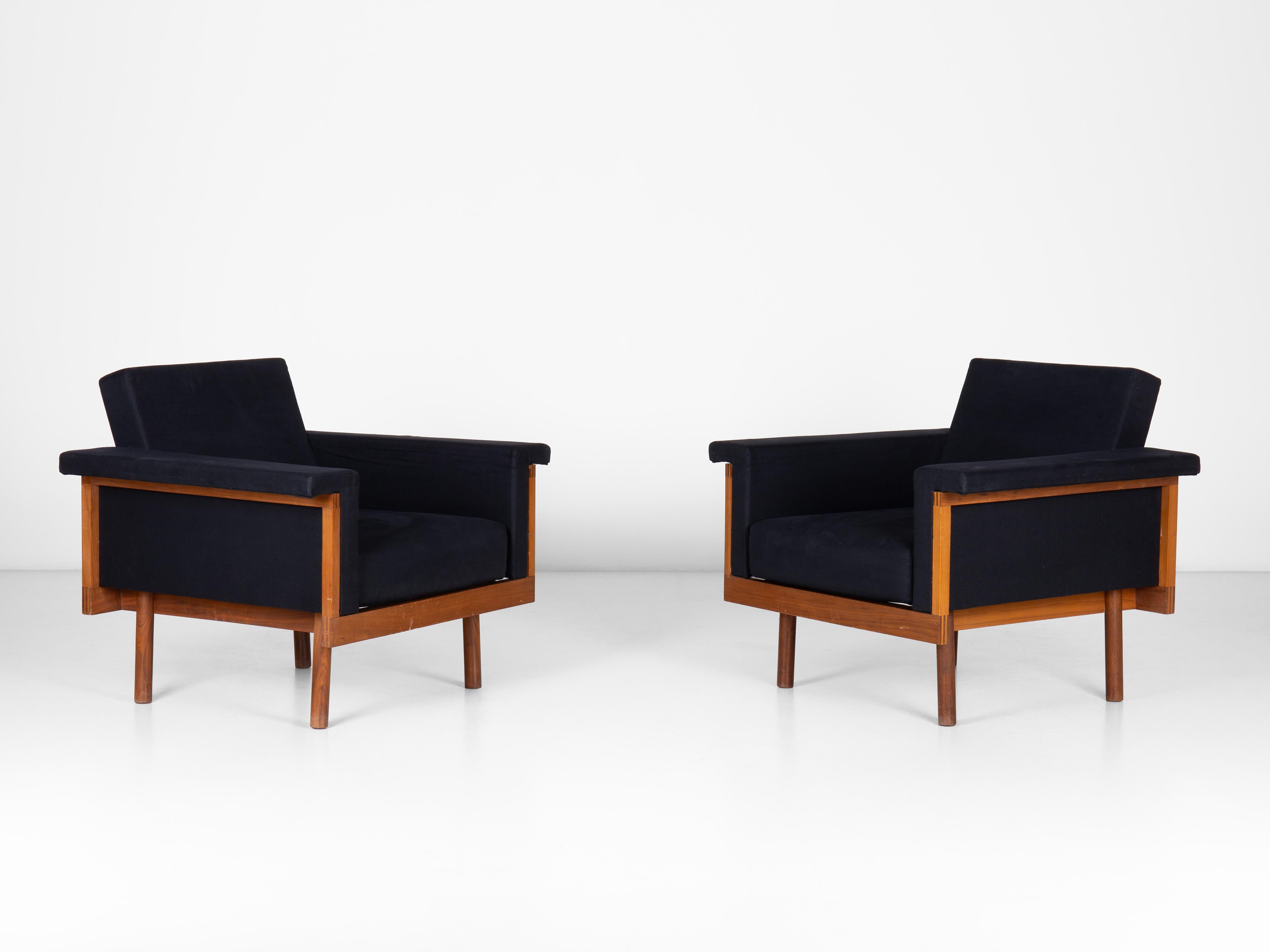 Pair of Naeko Armchairs by Kazuhide Takahama, Gavina spa 1958 In condizioni buone in vendita a Ozzano Dell'emilia, IT