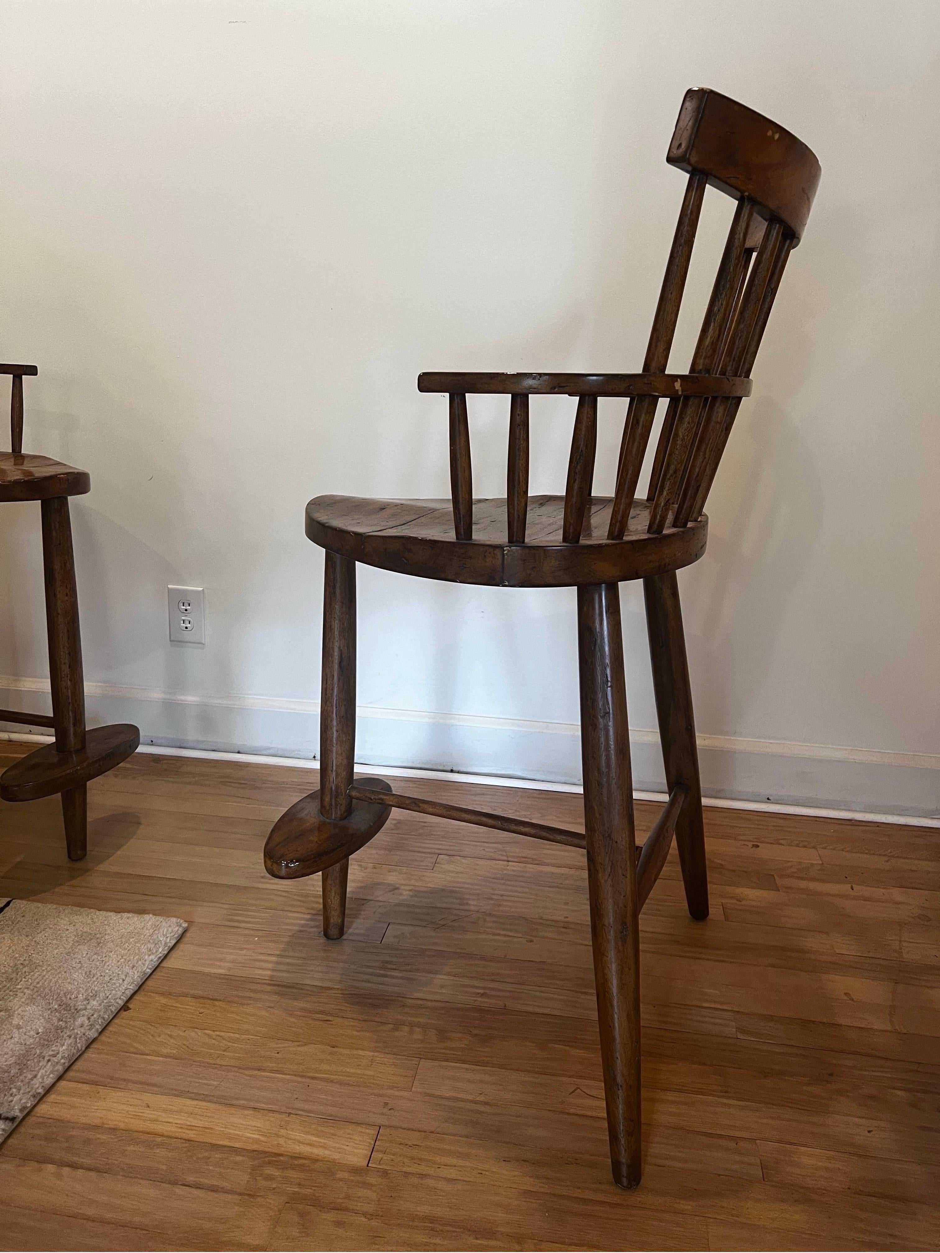 Legno Coppia di sgabelli da banco in stile 