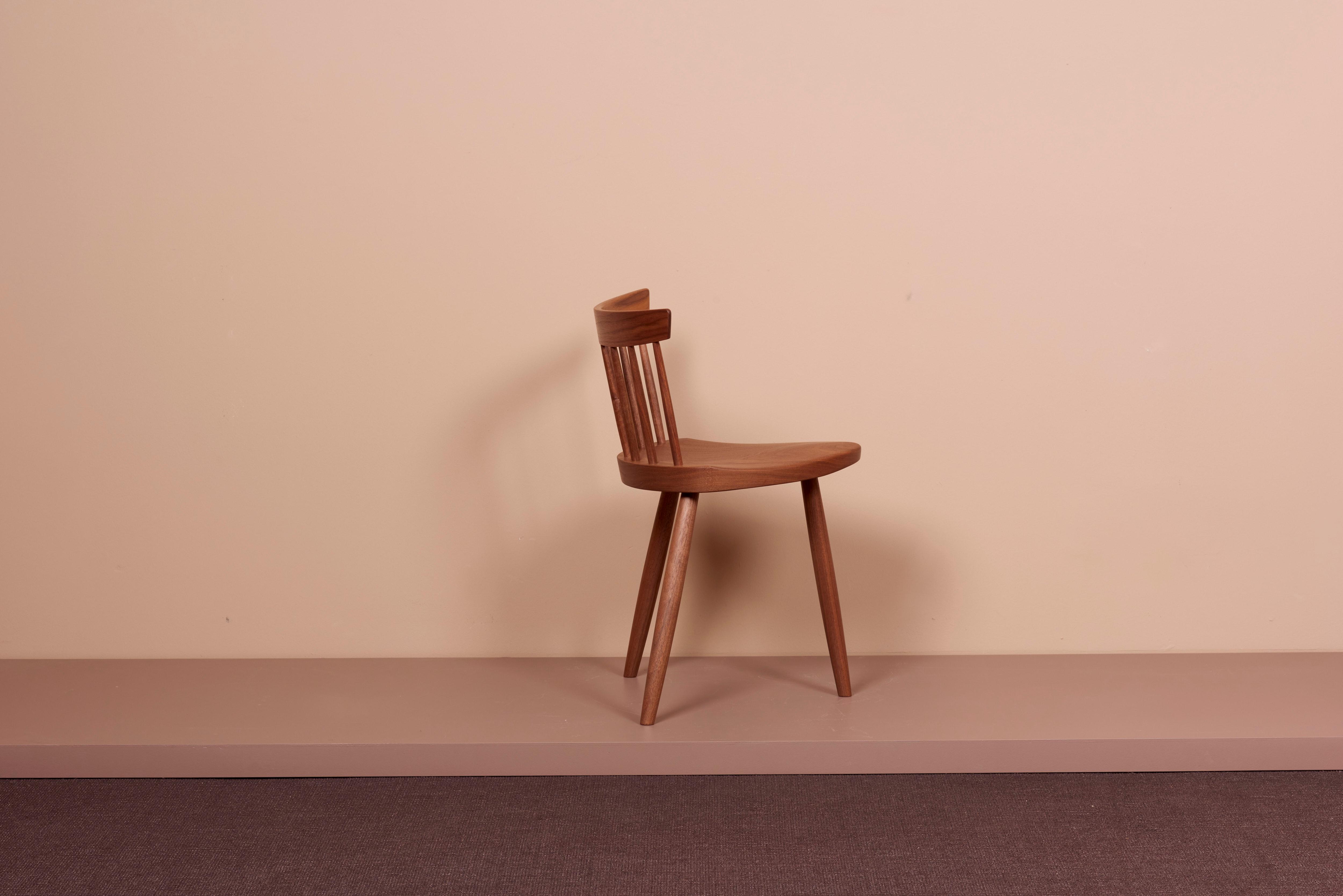 Paar Mira-Stühle von Mira Nakashima, entworfen nach einem Entwurf von George Nakashima im Zustand „Neu“ im Angebot in Berlin, DE