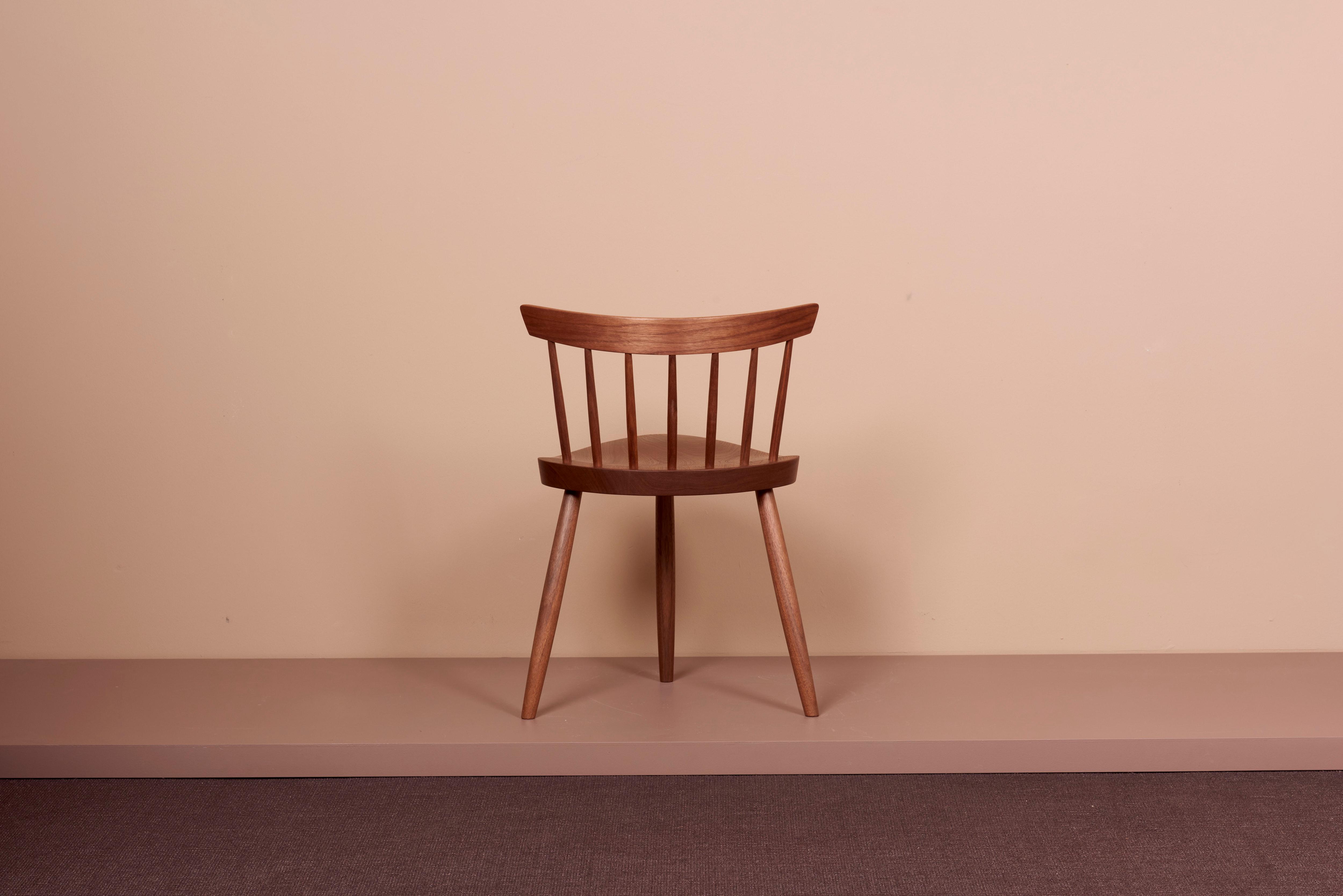 XXIe siècle et contemporain Paire de chaises Mira de Mira Nakashima basées sur un design de George Nakashima en vente