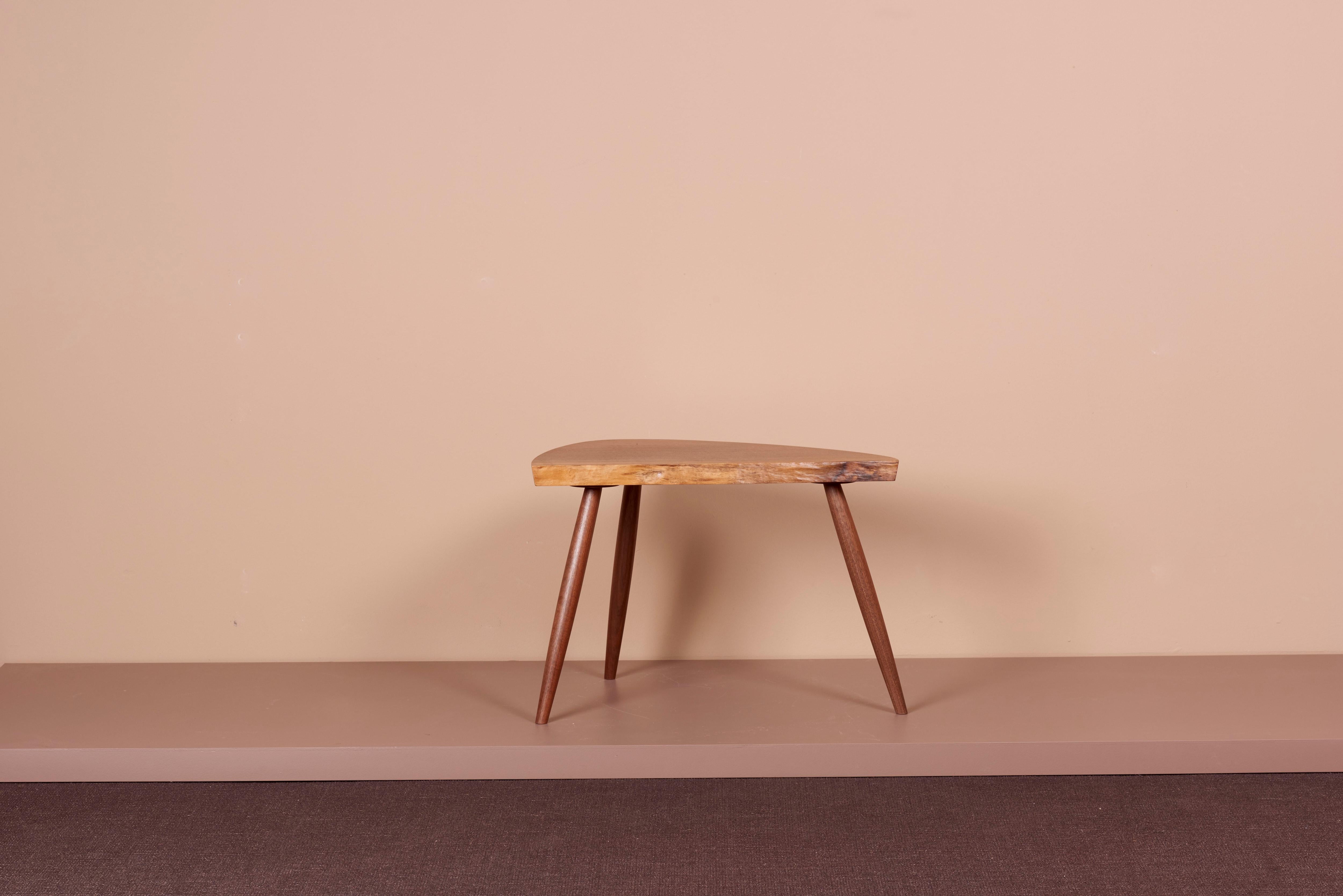 Pair of Nakashima Studio Mira Nakashima Wepman Side Tables in Walnut, US 2021 In New Condition In Berlin, DE