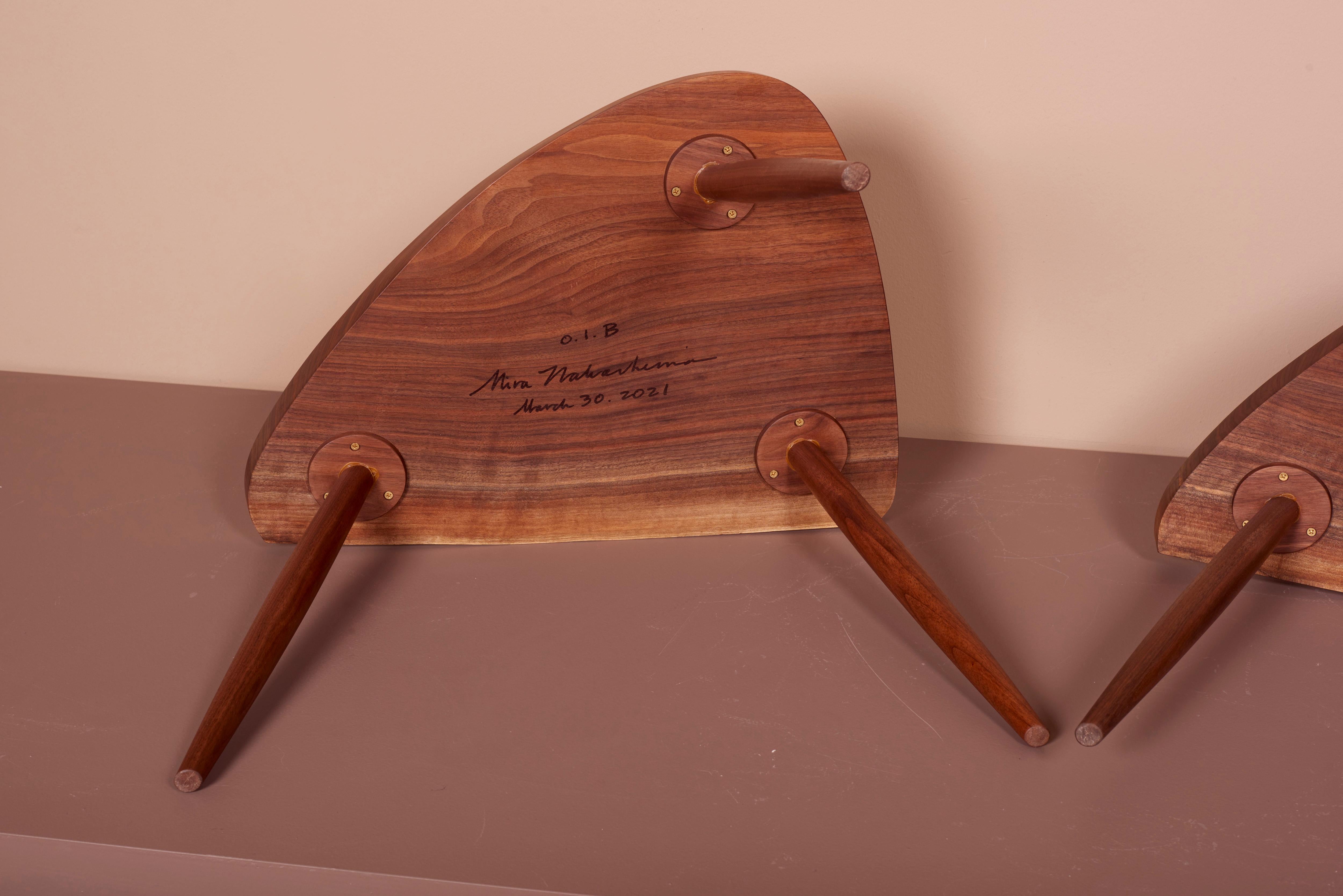 Ein Paar Mira Nakashima Wepman-Beistelltische nach einem Entwurf von George Nakashima im Angebot 11