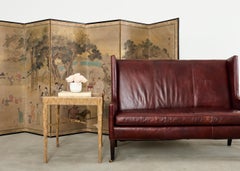 Paire de tables d'appoint à rideaux dorés de Nancy Corzine