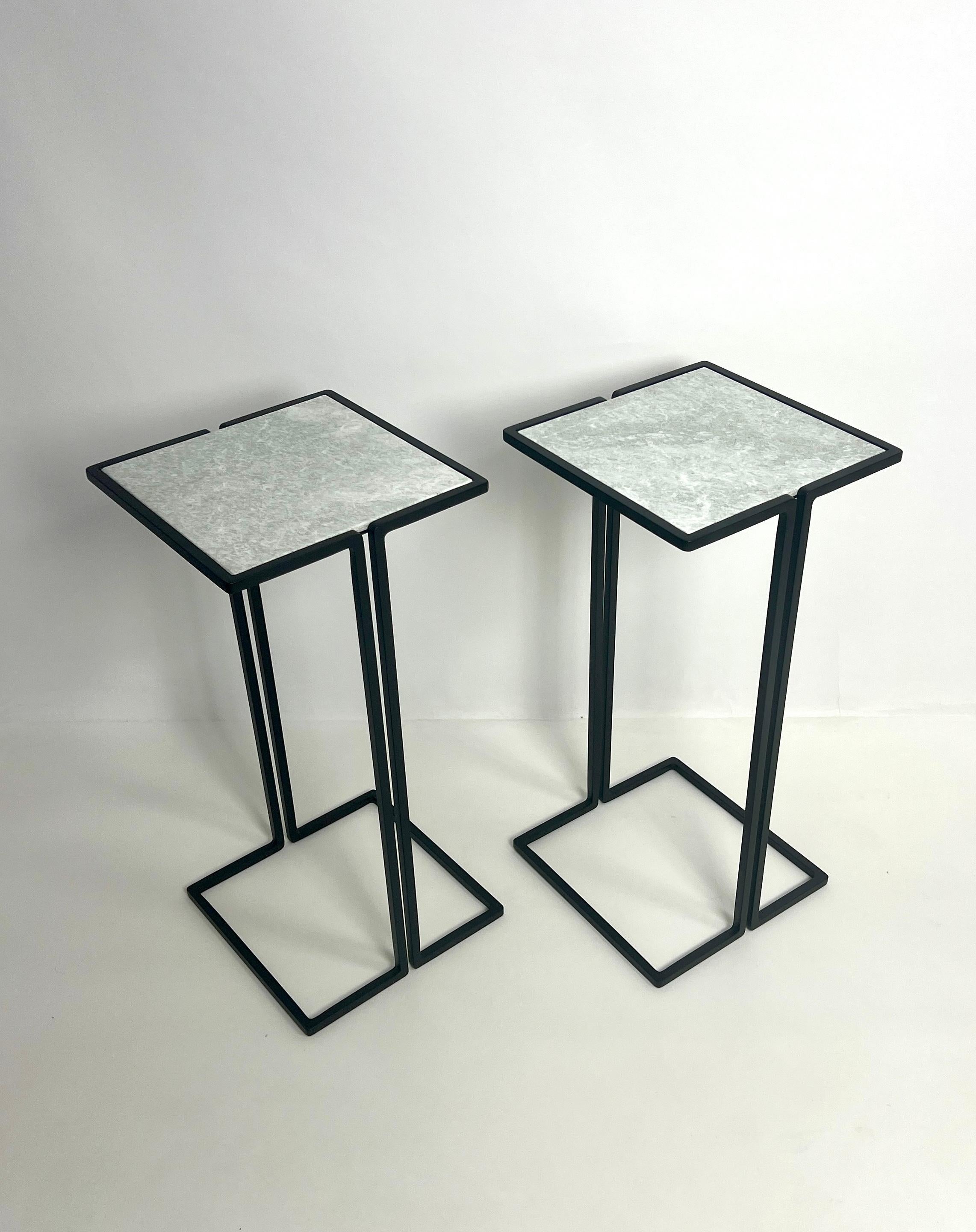 Américain Paire de tables d'appoint nantaises, par Bourgeois Boheme Atelier  Satin de jade en vente