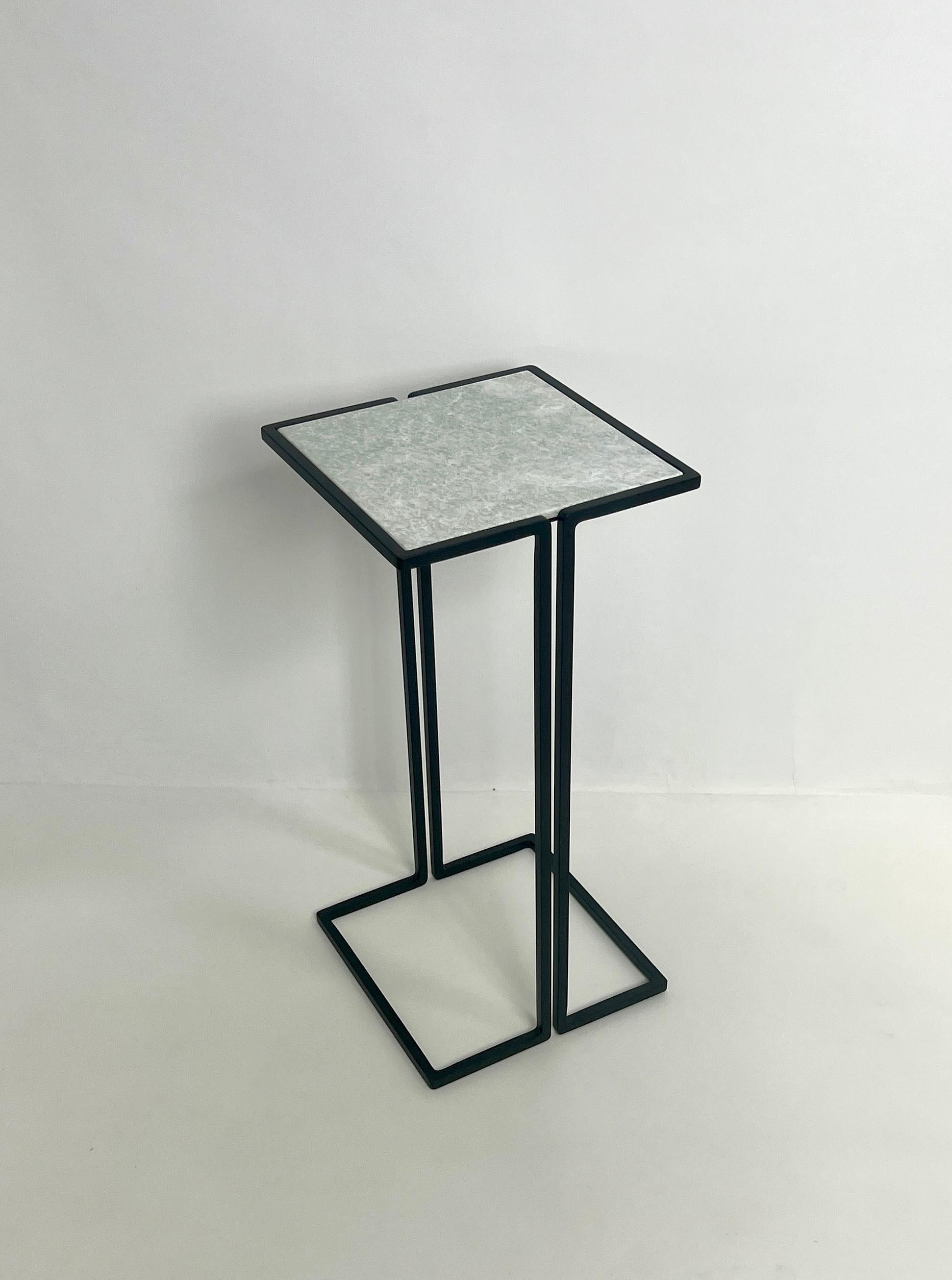 Paire de tables d'appoint nantaises, par Bourgeois Boheme Atelier  Satin de jade Neuf - En vente à Los Angeles, CA