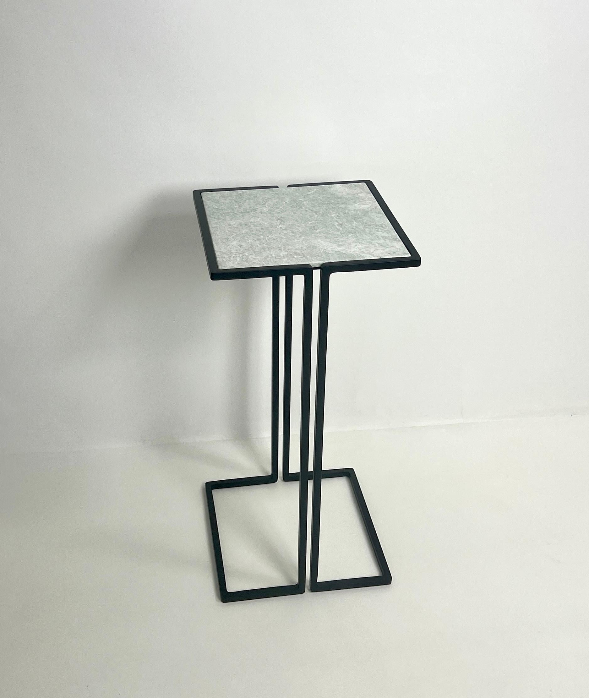 XXIe siècle et contemporain Paire de tables d'appoint nantaises, par Bourgeois Boheme Atelier  Satin de jade en vente