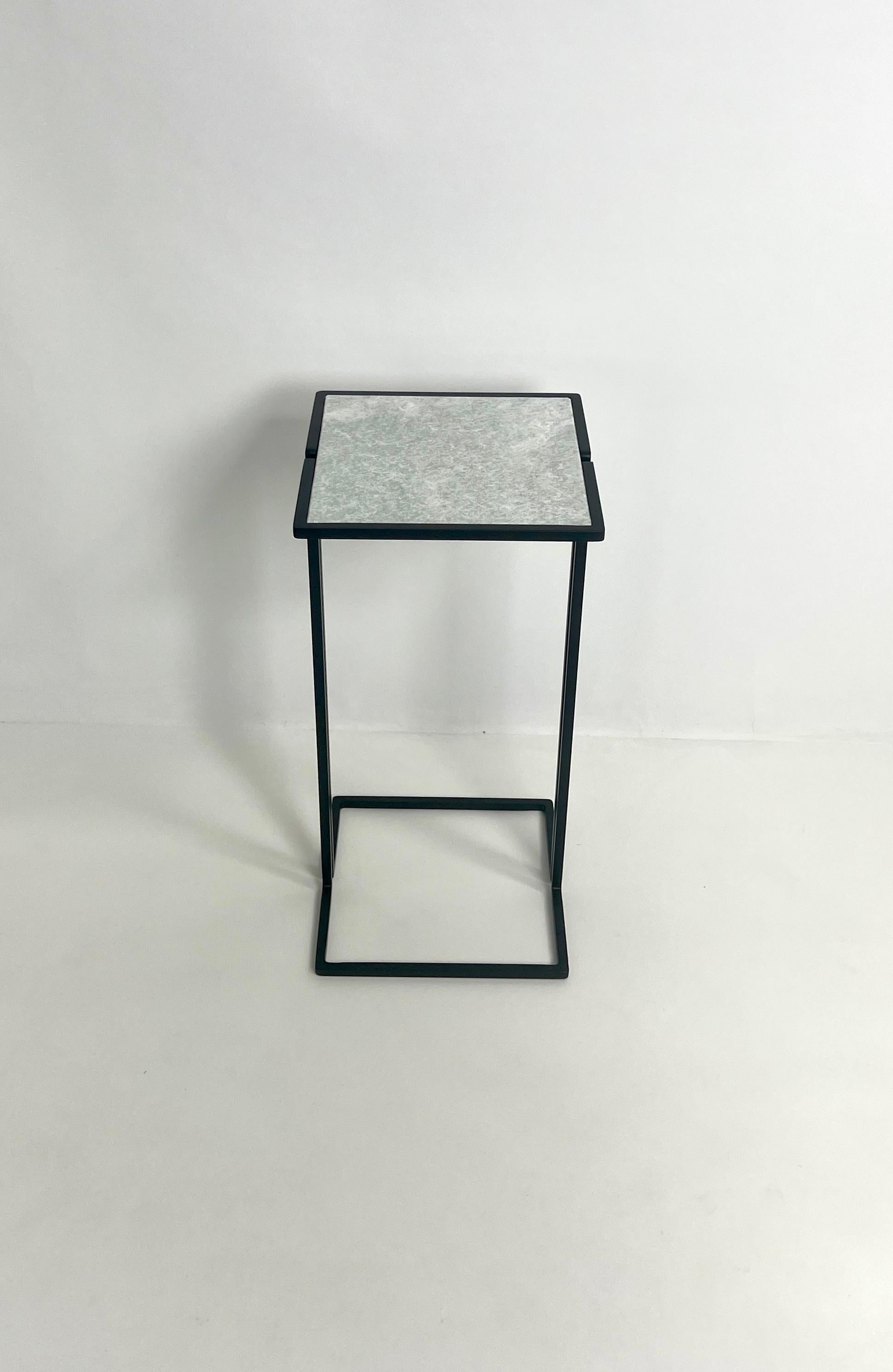 Acier Paire de tables d'appoint nantaises, par Bourgeois Boheme Atelier  Satin de jade en vente