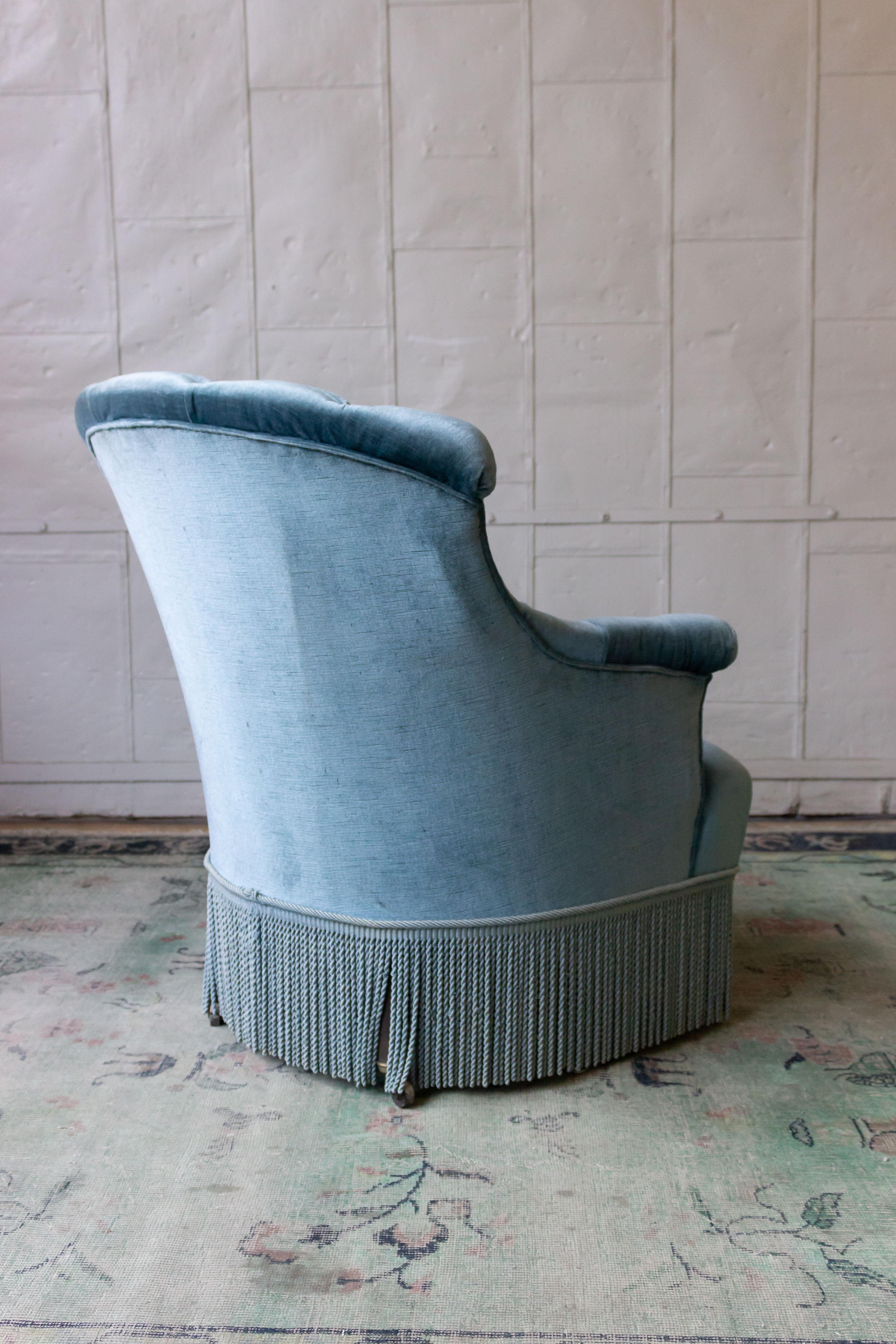 Pair of Nap III Tufted Armchairs in Light Blue Velvet with Bouillon Fringe In Good Condition In Buchanan, NY