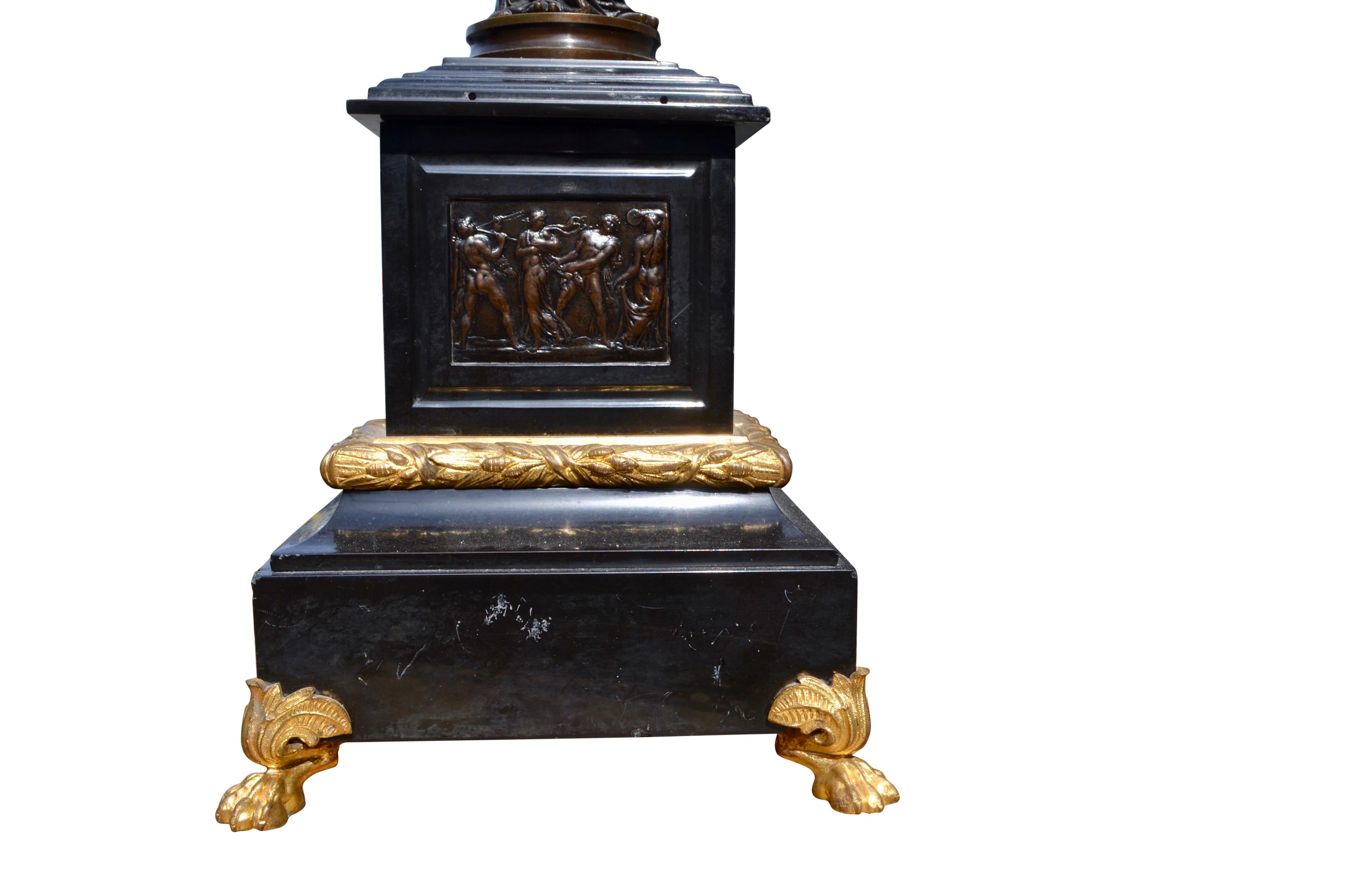 Paar figurale Napoleonische III.-Kandelaber aus patinierter Bronze im Angebot 8